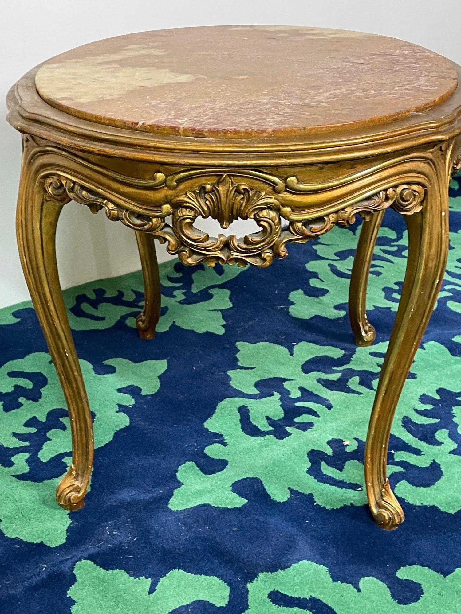 Französischer Ess- und Wohnzimmertisch im Louis-XV-Stil, Beistelltisch, vergoldetes Holz, Marmorplatte im Angebot 3