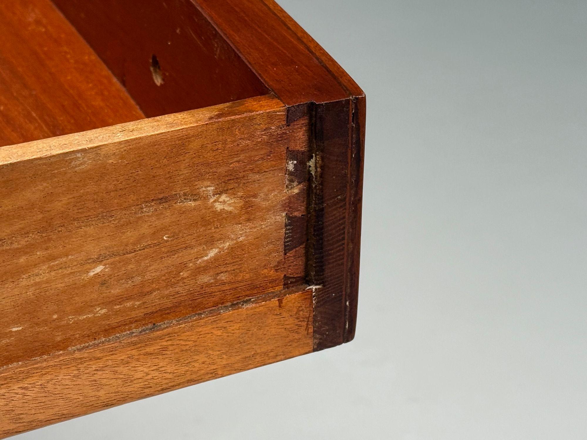 Commode francese in stile Luigi XV, intarsio in legno di Re, bronzo, Francia, XIX sec. in vendita 5