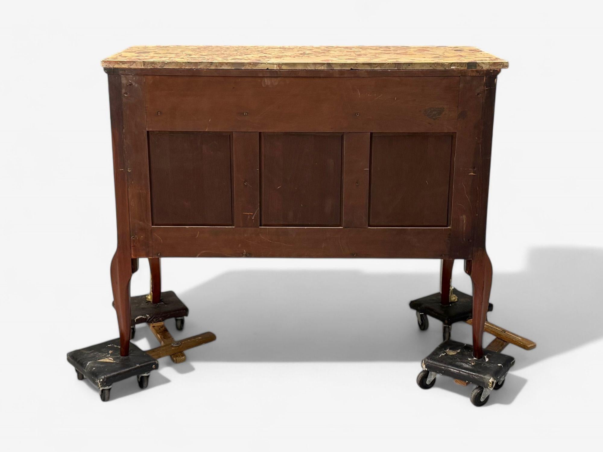 Commode francese in stile Luigi XV, intarsio in legno di Re, bronzo, Francia, XIX sec. in vendita 7