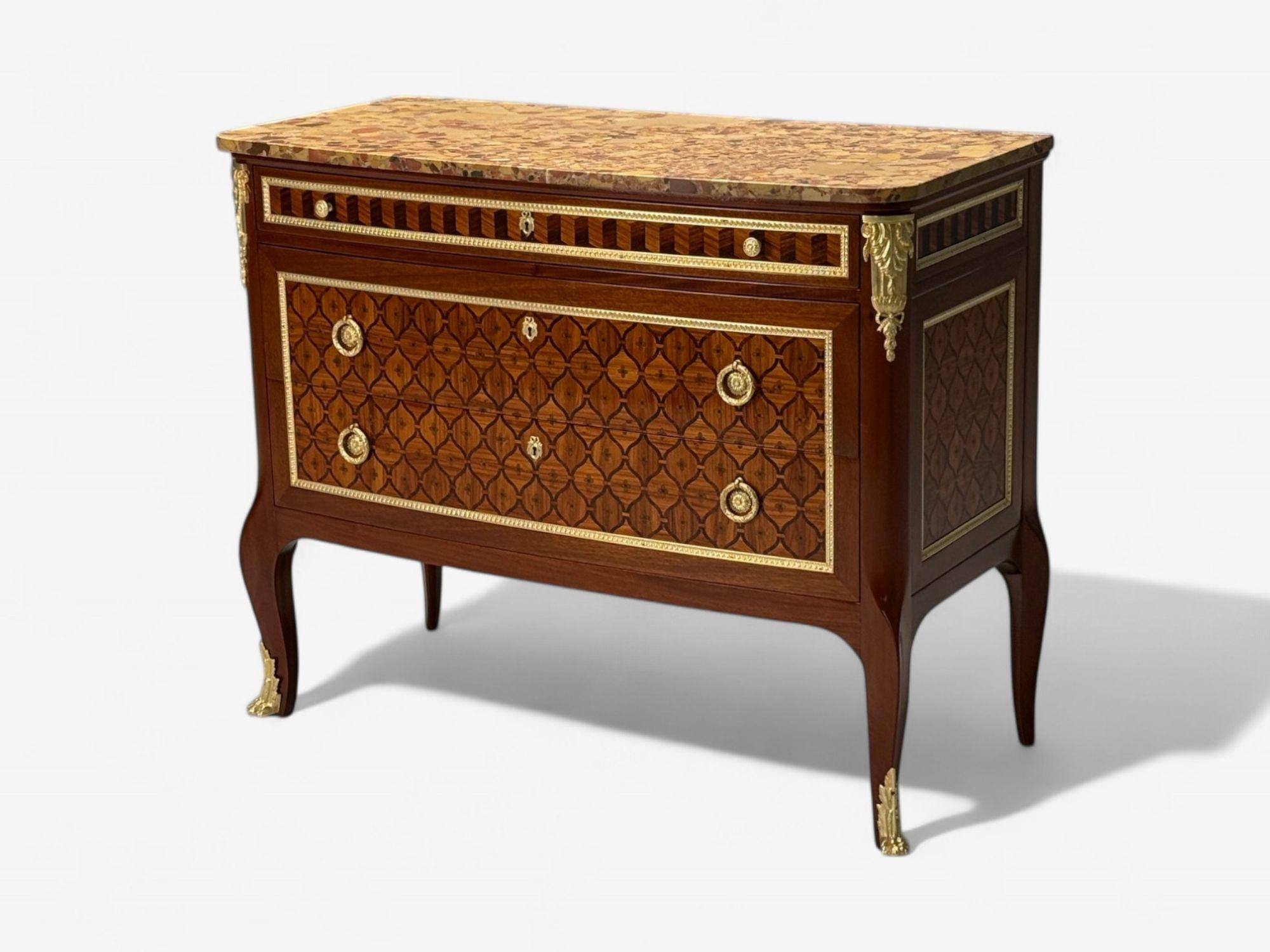 Commode francese in stile Luigi XV, intarsio in legno di Re, bronzo, Francia, XIX sec. In condizioni buone in vendita a Manhasset, NY