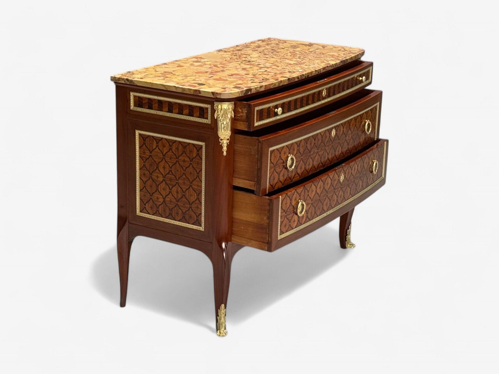Commode francese in stile Luigi XV, intarsio in legno di Re, bronzo, Francia, XIX sec. in vendita 1