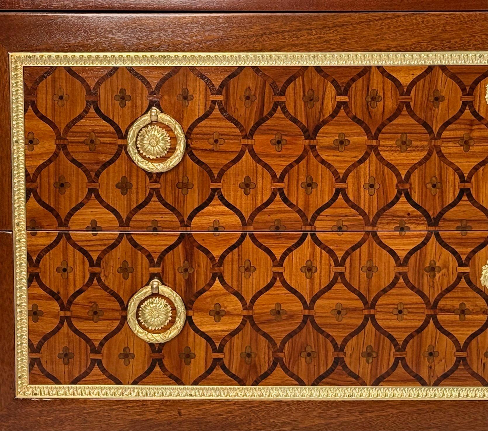 Commode francese in stile Luigi XV, intarsio in legno di Re, bronzo, Francia, XIX sec. in vendita 3