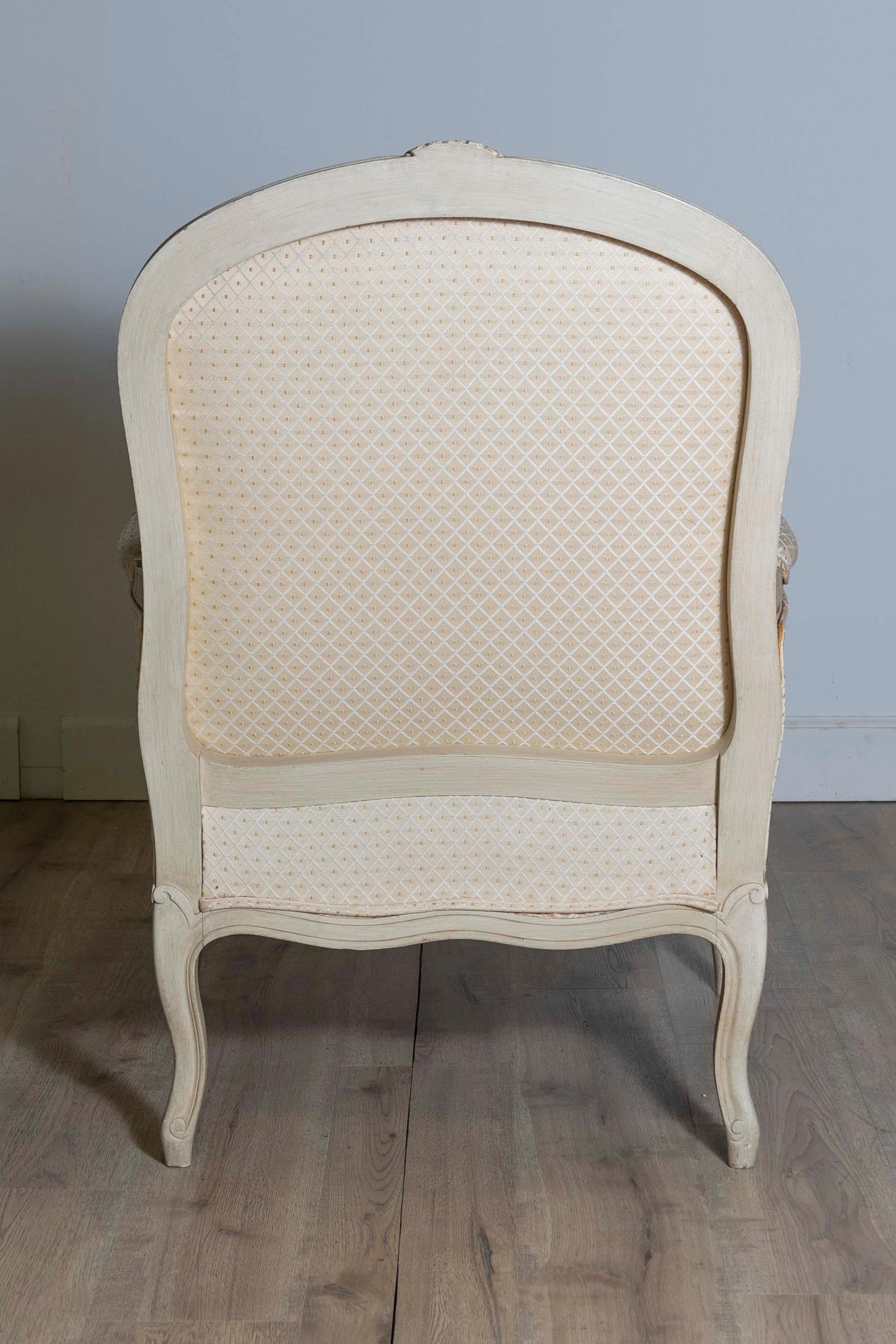 Louis XV Style French Cream Painted Wood Carved Bergères Chairs, a Pair For Sale 1