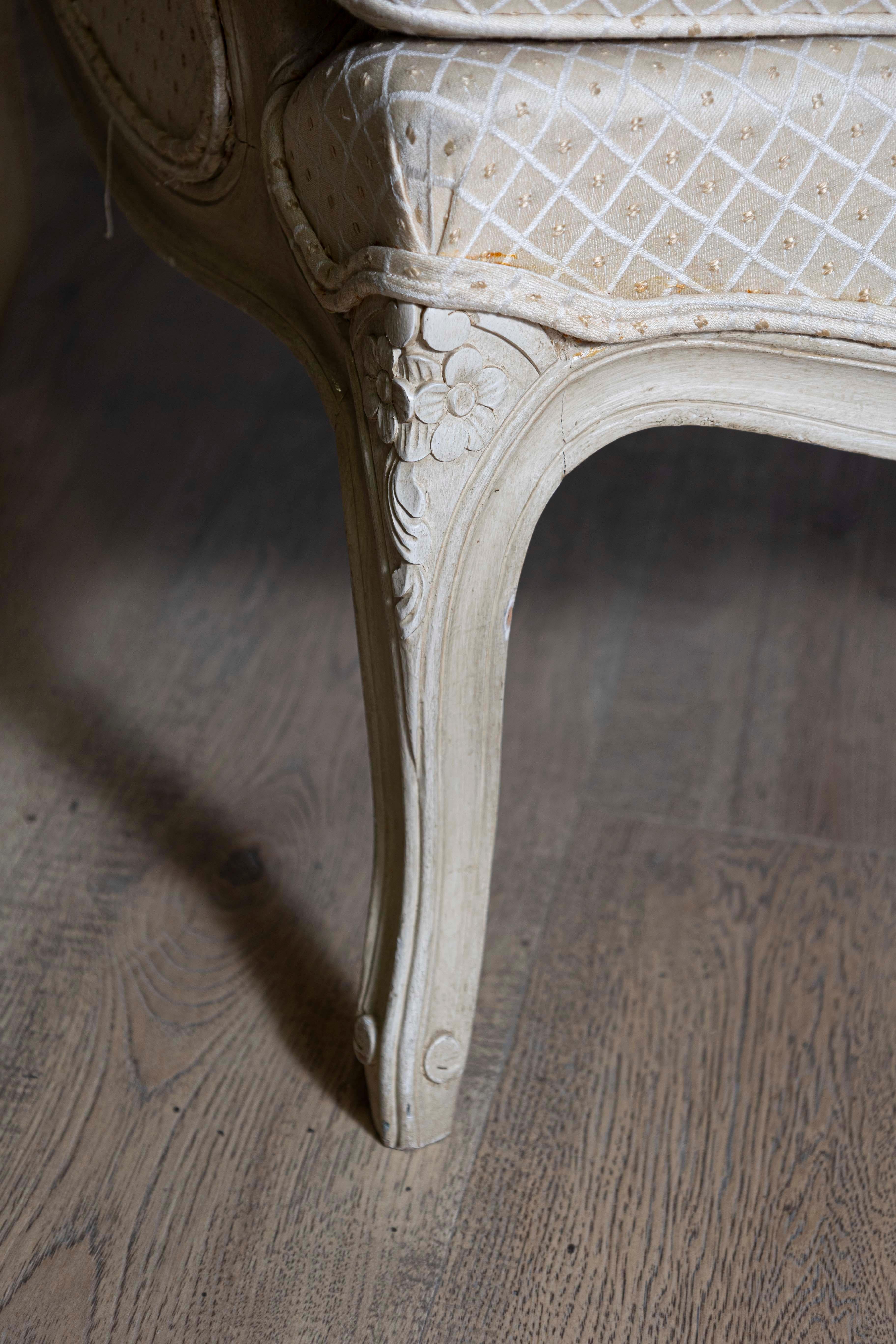 Louis XV Style French Cream Painted Wood Carved Bergères Chairs, a Pair For Sale 3