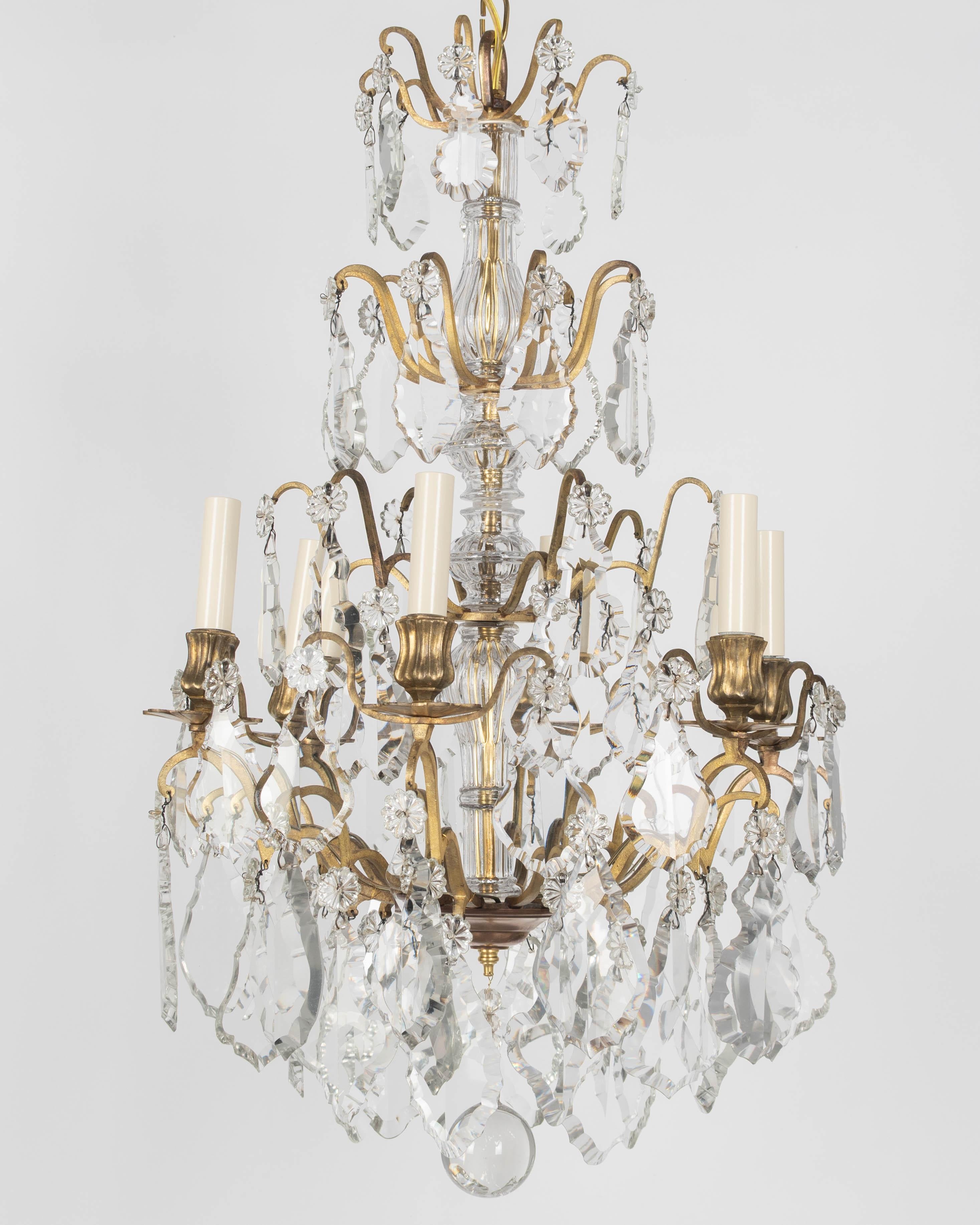 20ième siècle Lustre en cristal français de style Louis XV en vente