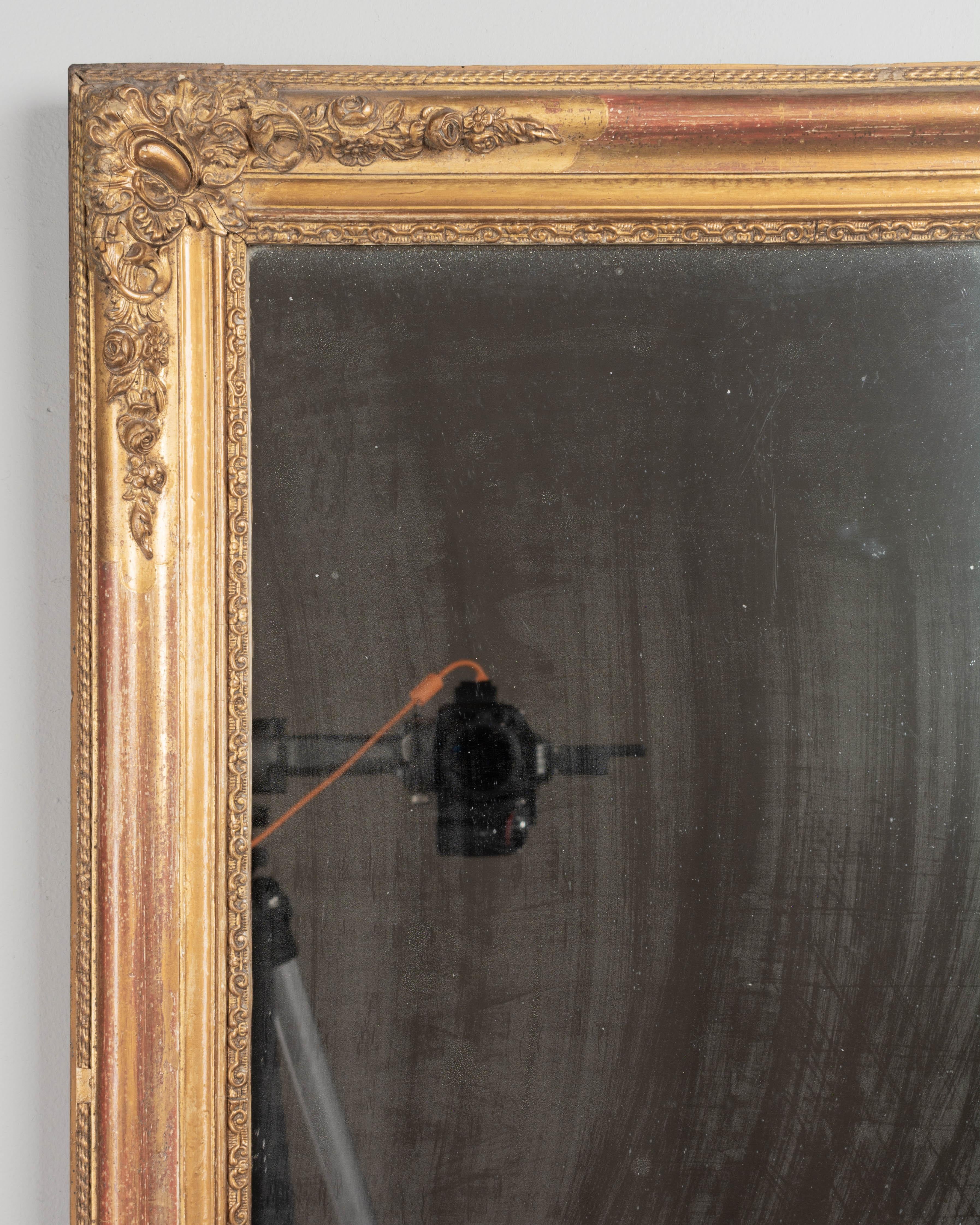 Französischer vergoldeter Spiegel im Stil Louis XV (Louis XV.) im Angebot