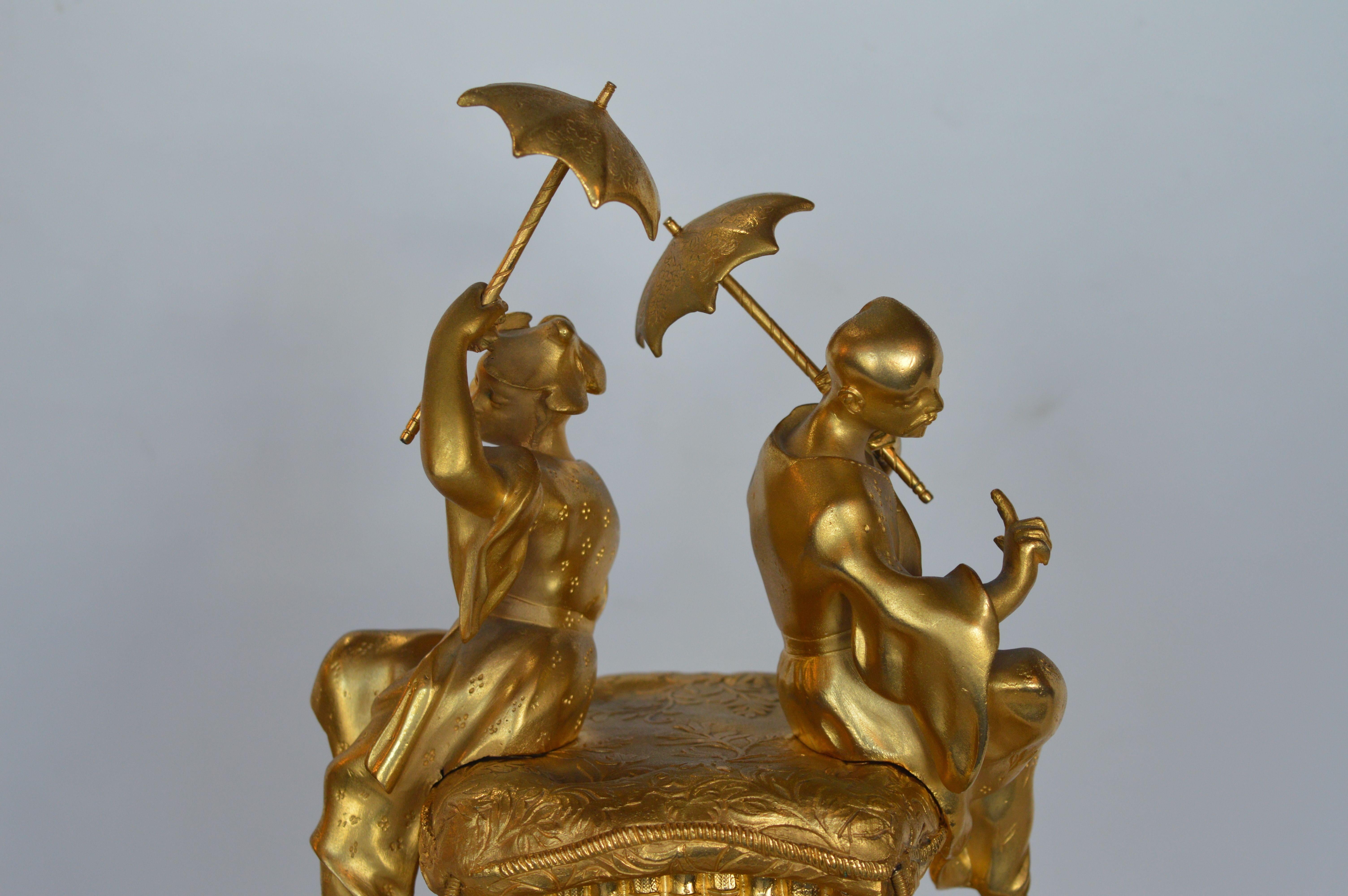 XIXe siècle Horloge éléphant de style Louis XV en bronze doré signée par Barreau F de Bronzes en vente