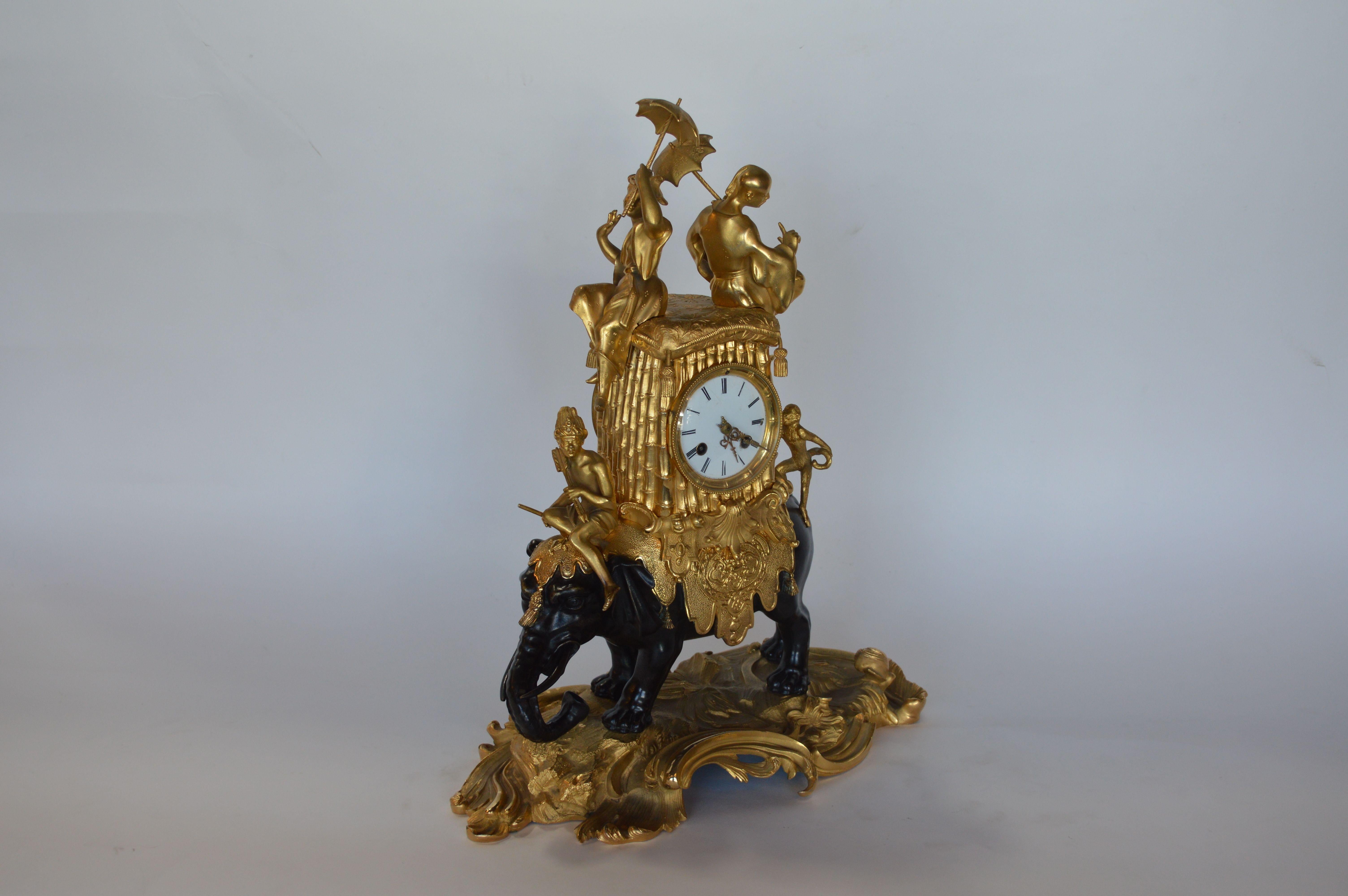 Horloge éléphant de style Louis XV en bronze doré signée par Barreau F de Bronzes en vente 2