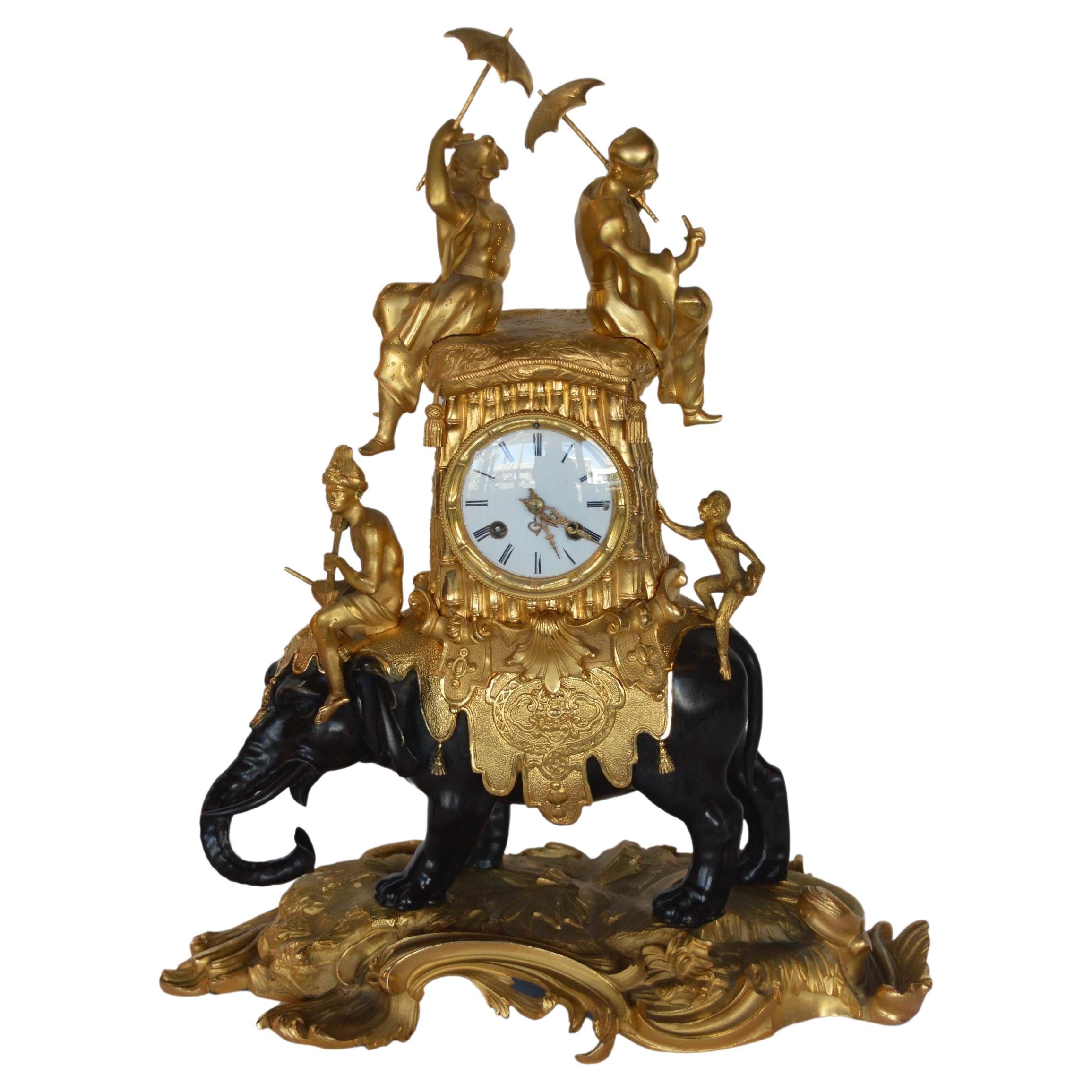 Horloge éléphant de style Louis XV en bronze doré signée par Barreau F de Bronzes en vente