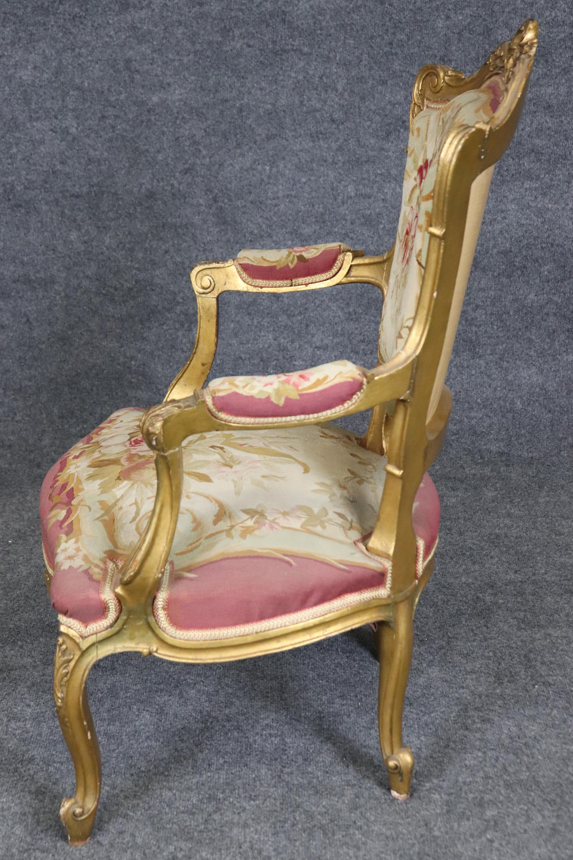 Sillón con brazo tapiz dorado francés estilo Luis XV Francés en venta