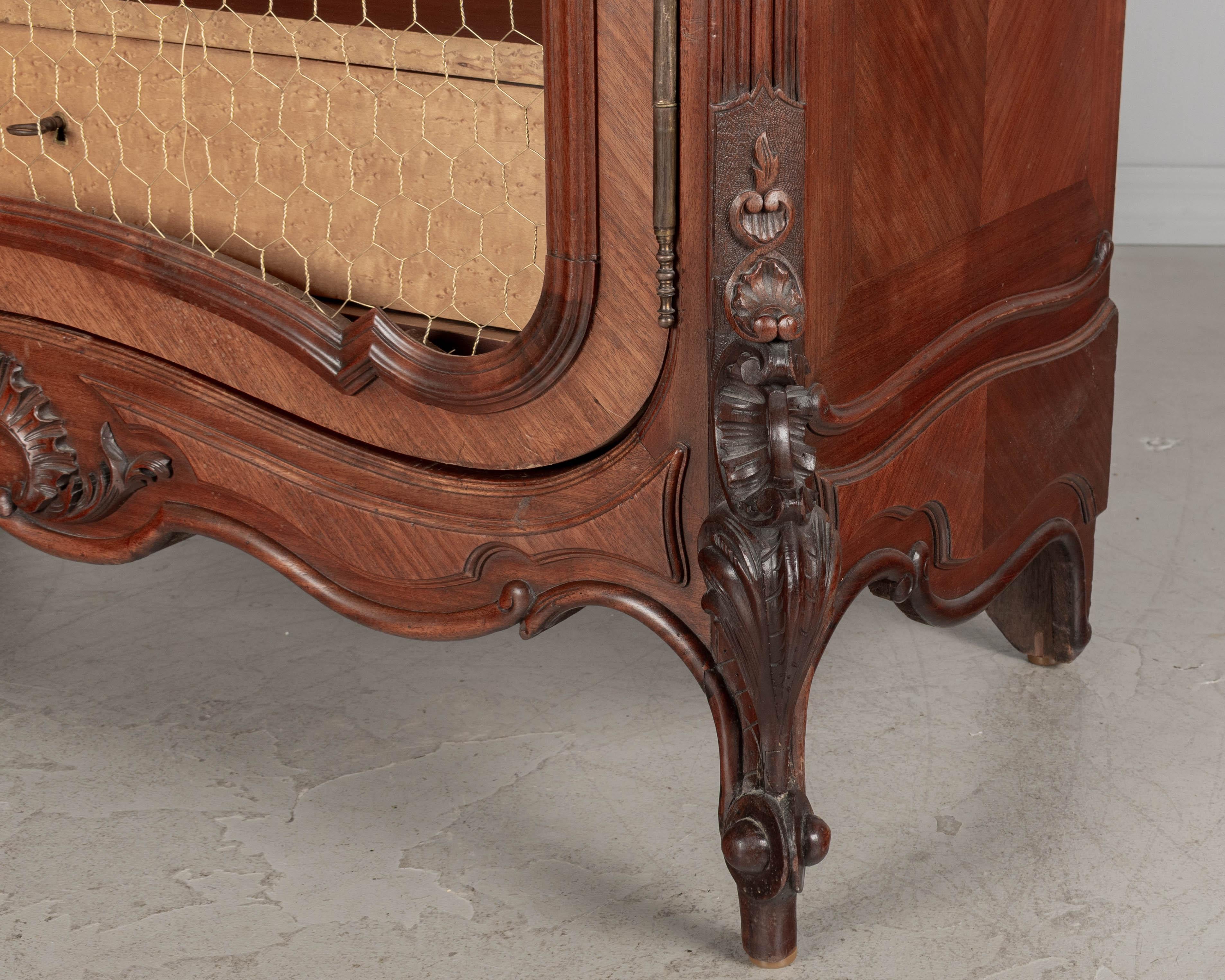 Armoire francese in mogano in stile Luigi XV in vendita 5