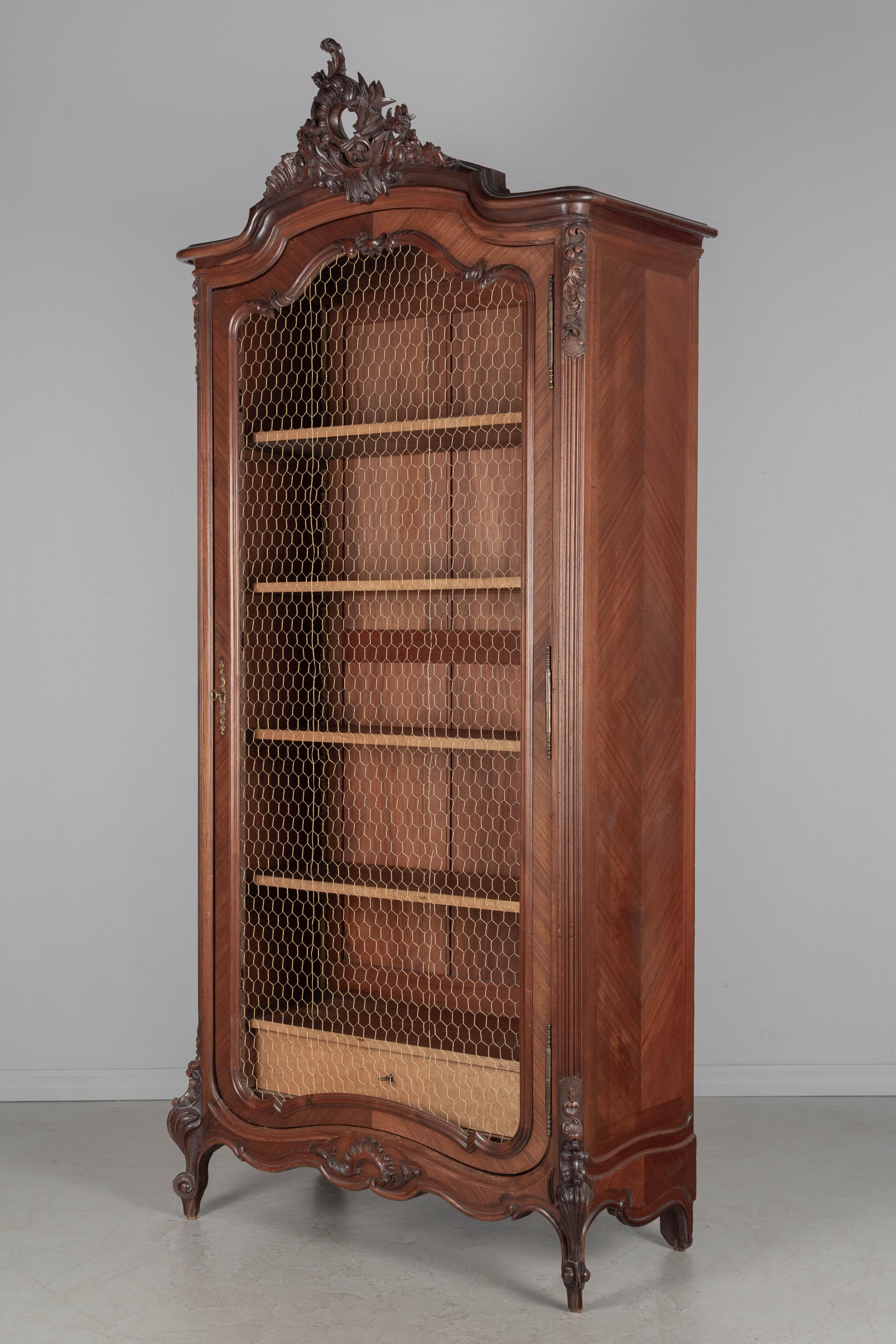 Armoire francese in mogano in stile Luigi XV In condizioni buone in vendita a Winter Park, FL