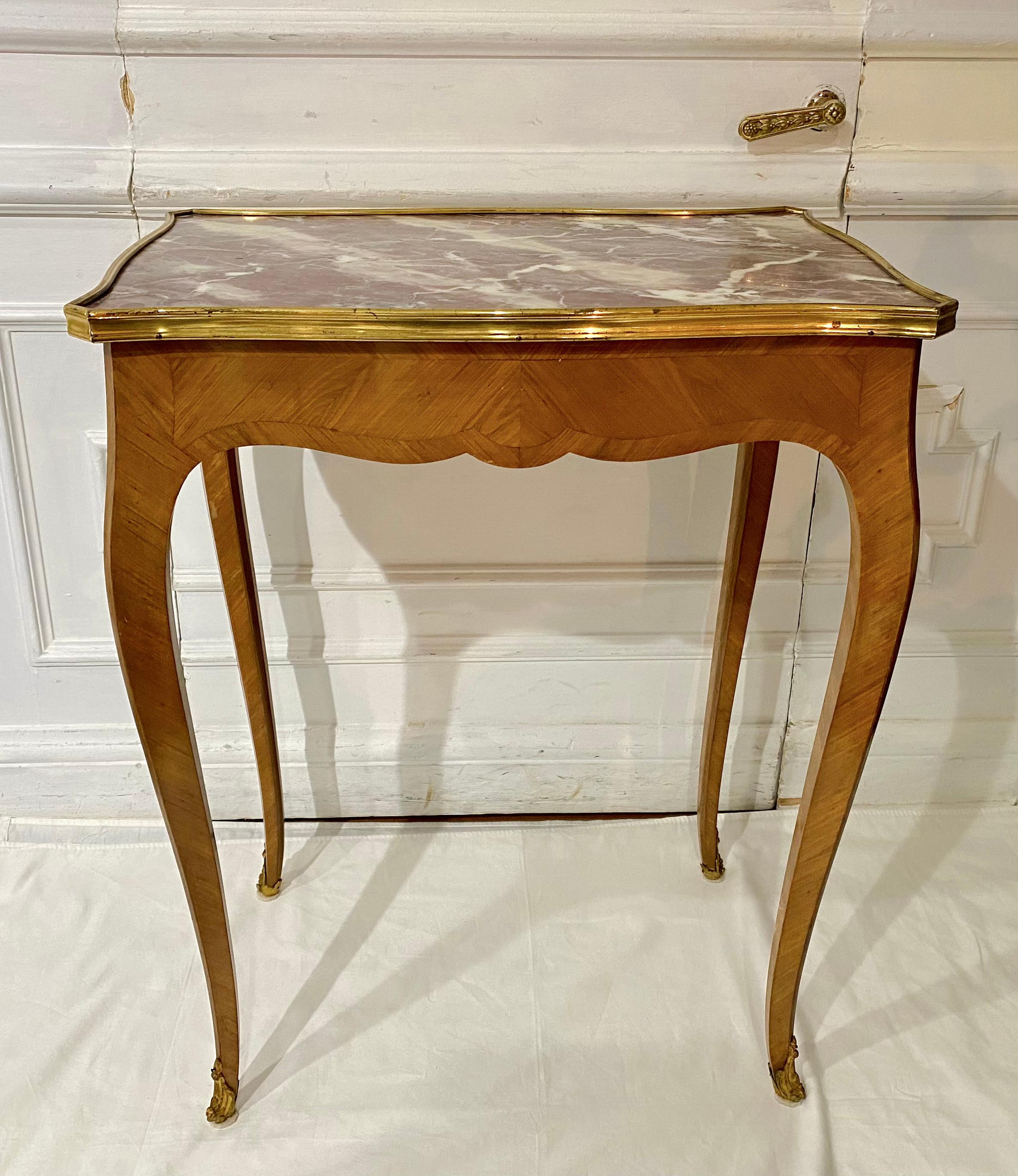 Table de style Louis XV, surmontée de marbre français en vente 6