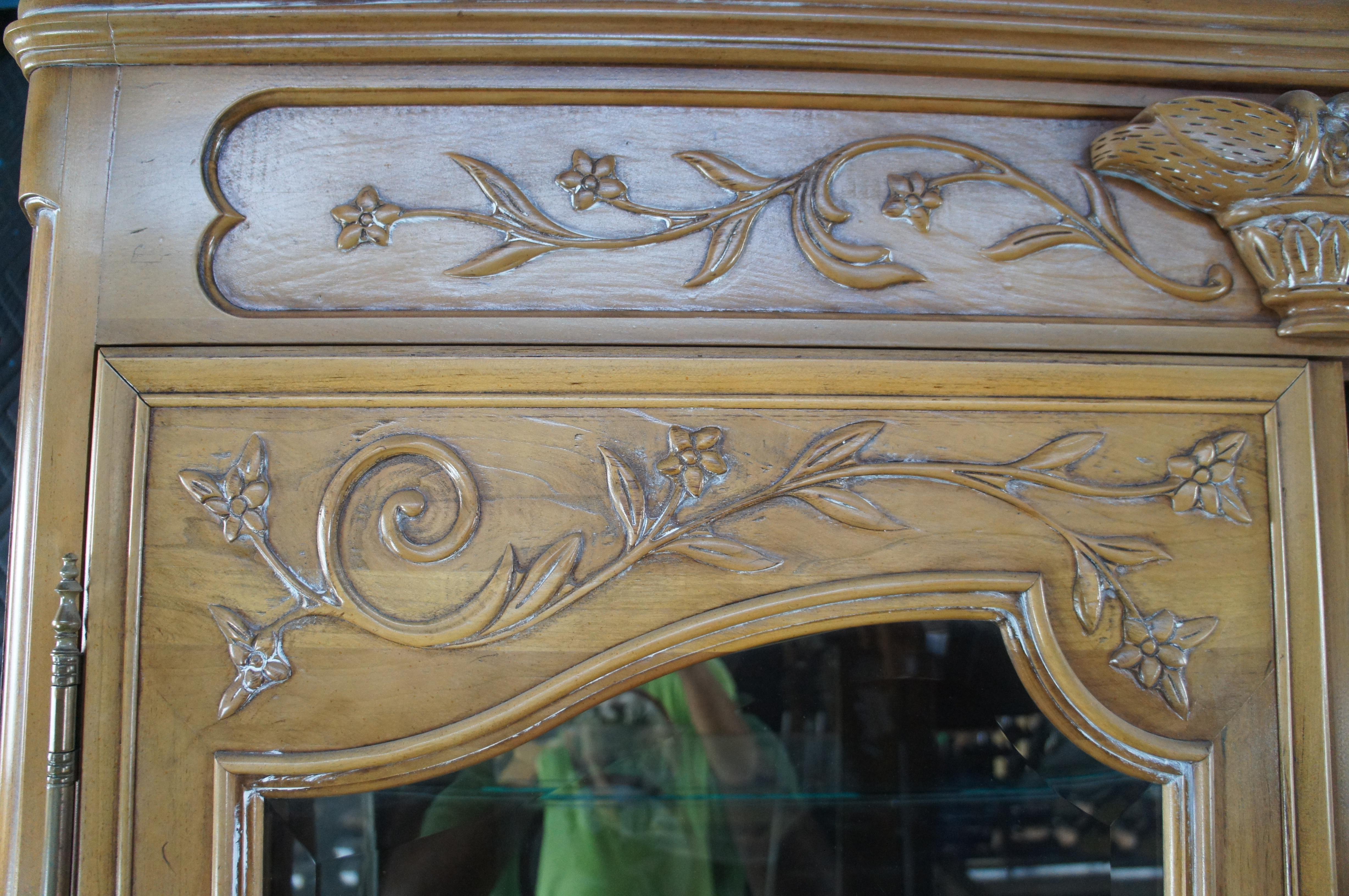 Vitrine à porcelaine en bois fruitier de style Louis XV Bibliothèque Curio en vente 2