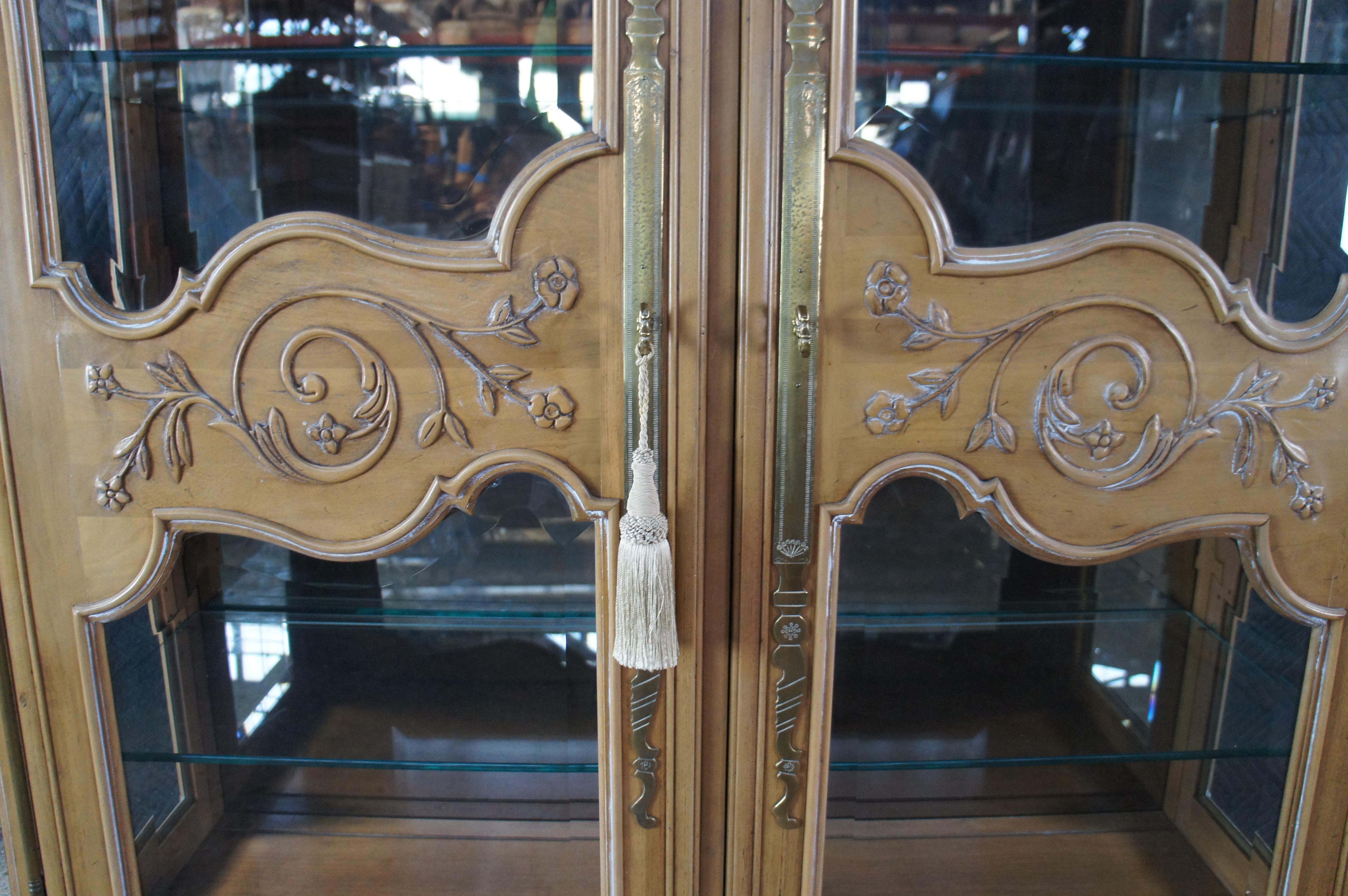 Vitrine à porcelaine en bois fruitier de style Louis XV Bibliothèque Curio en vente 3
