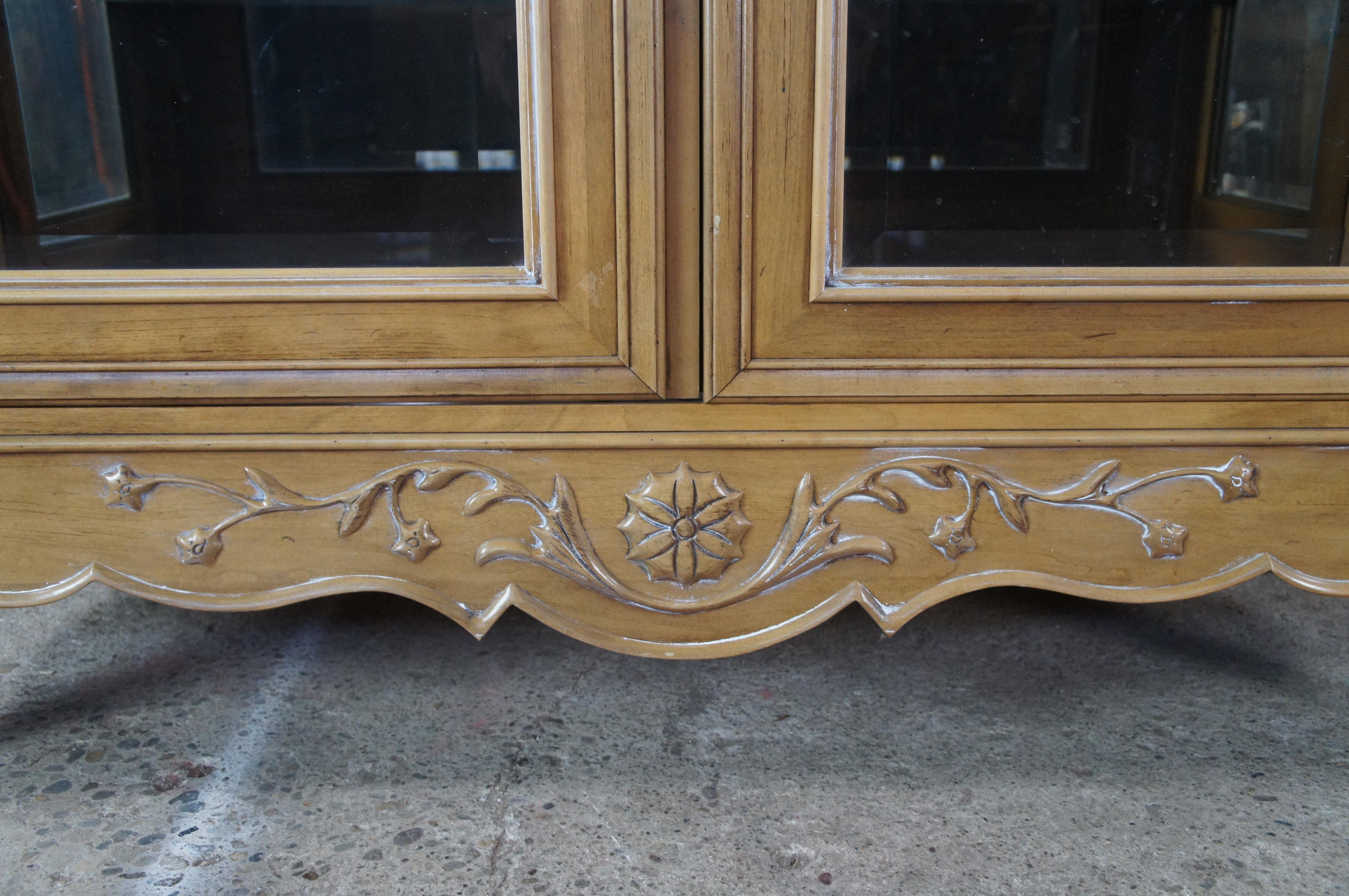 Vitrine à porcelaine en bois fruitier de style Louis XV Bibliothèque Curio en vente 4