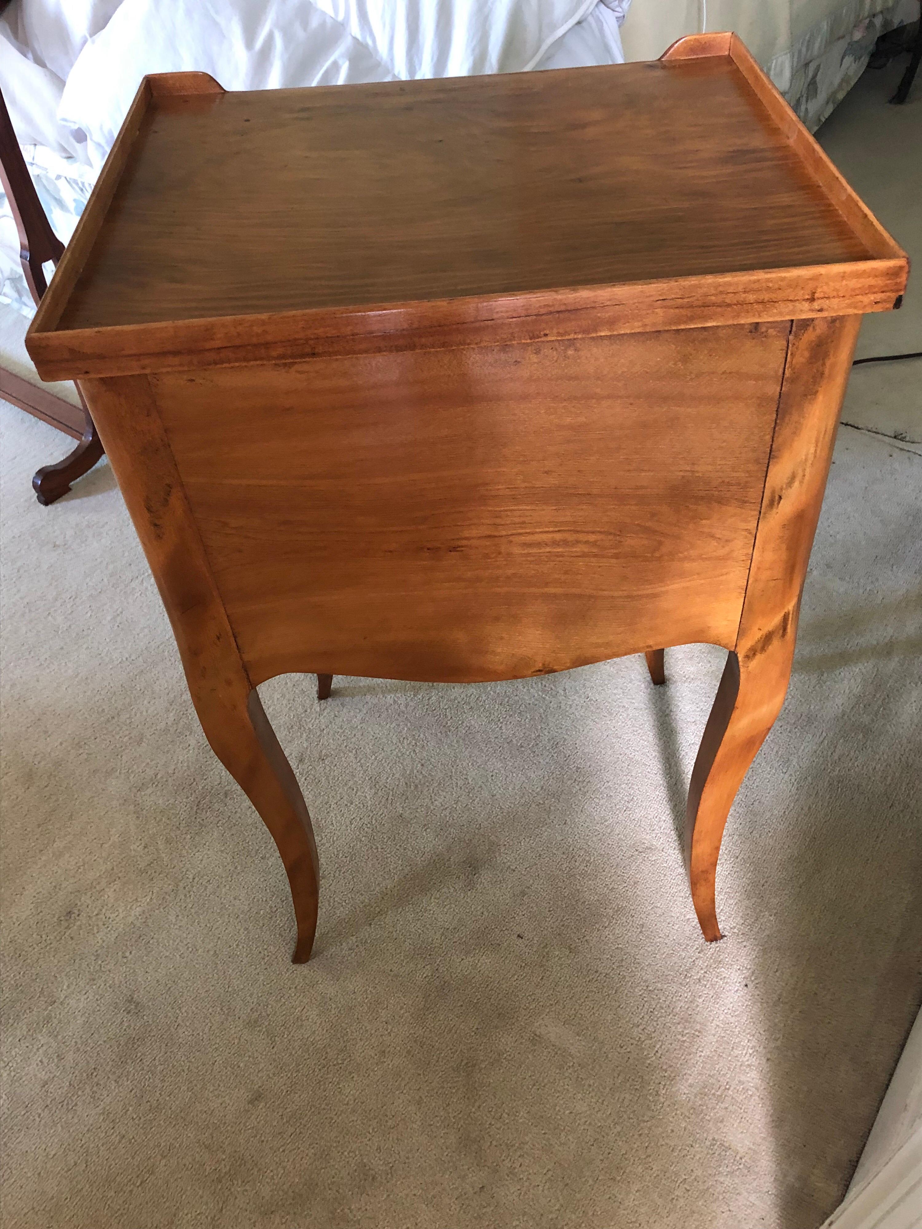 Louis XV Style French Provincial Mahogany Nightstand In Good Condition For Sale In Hudson, NY
