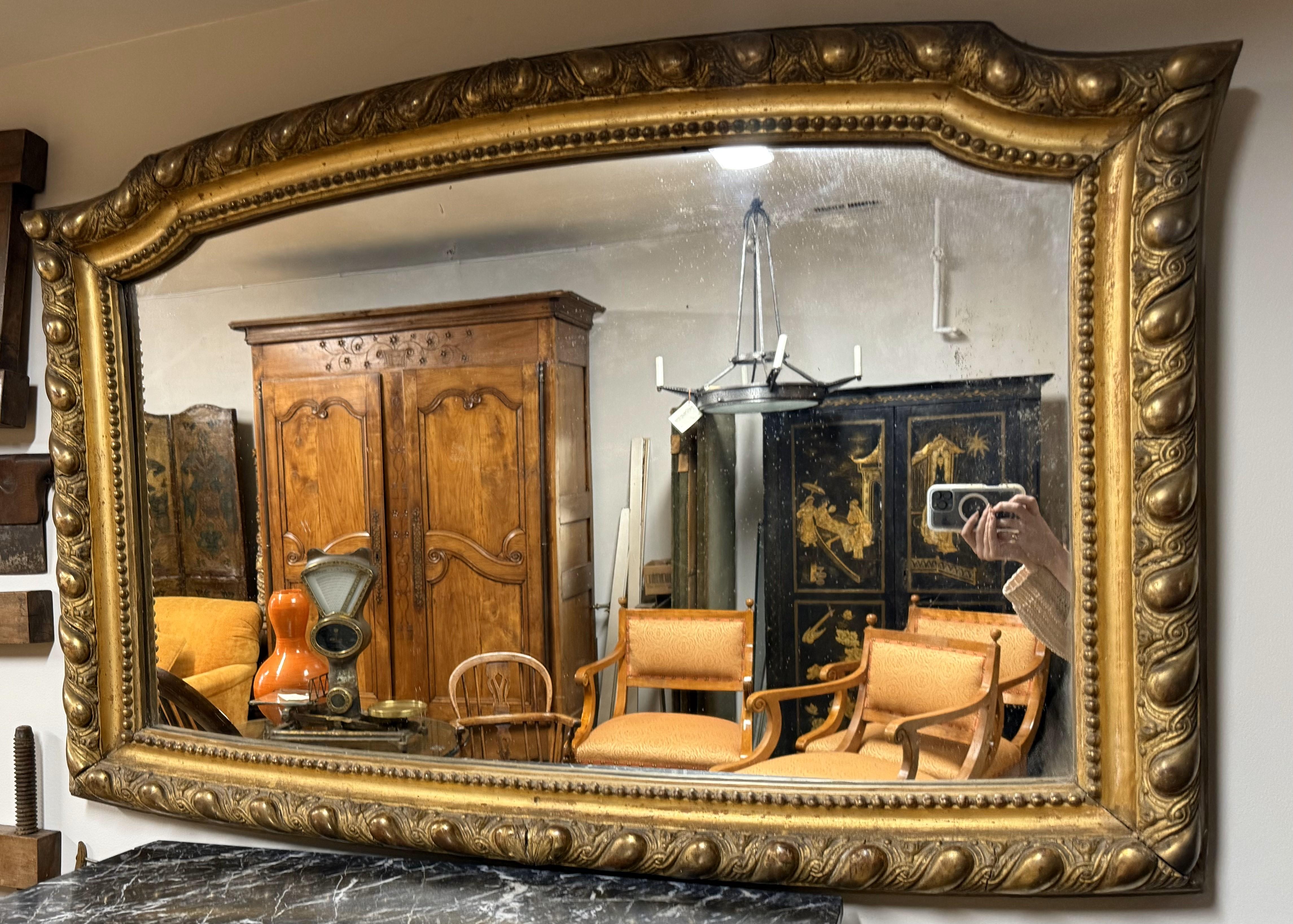 Français Miroir provincial français de style Louis XV en vente