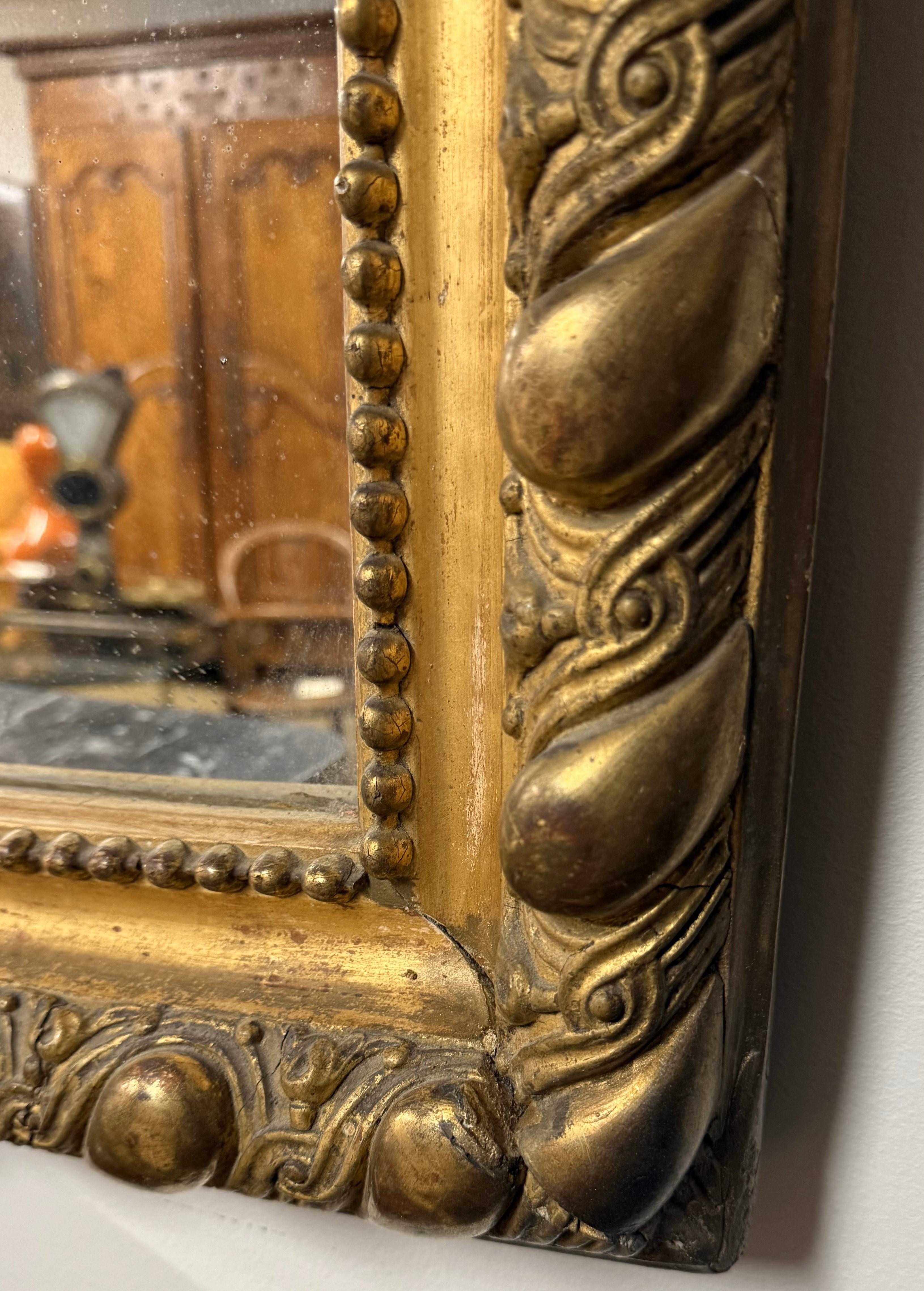 Sculpté à la main Miroir provincial français de style Louis XV en vente