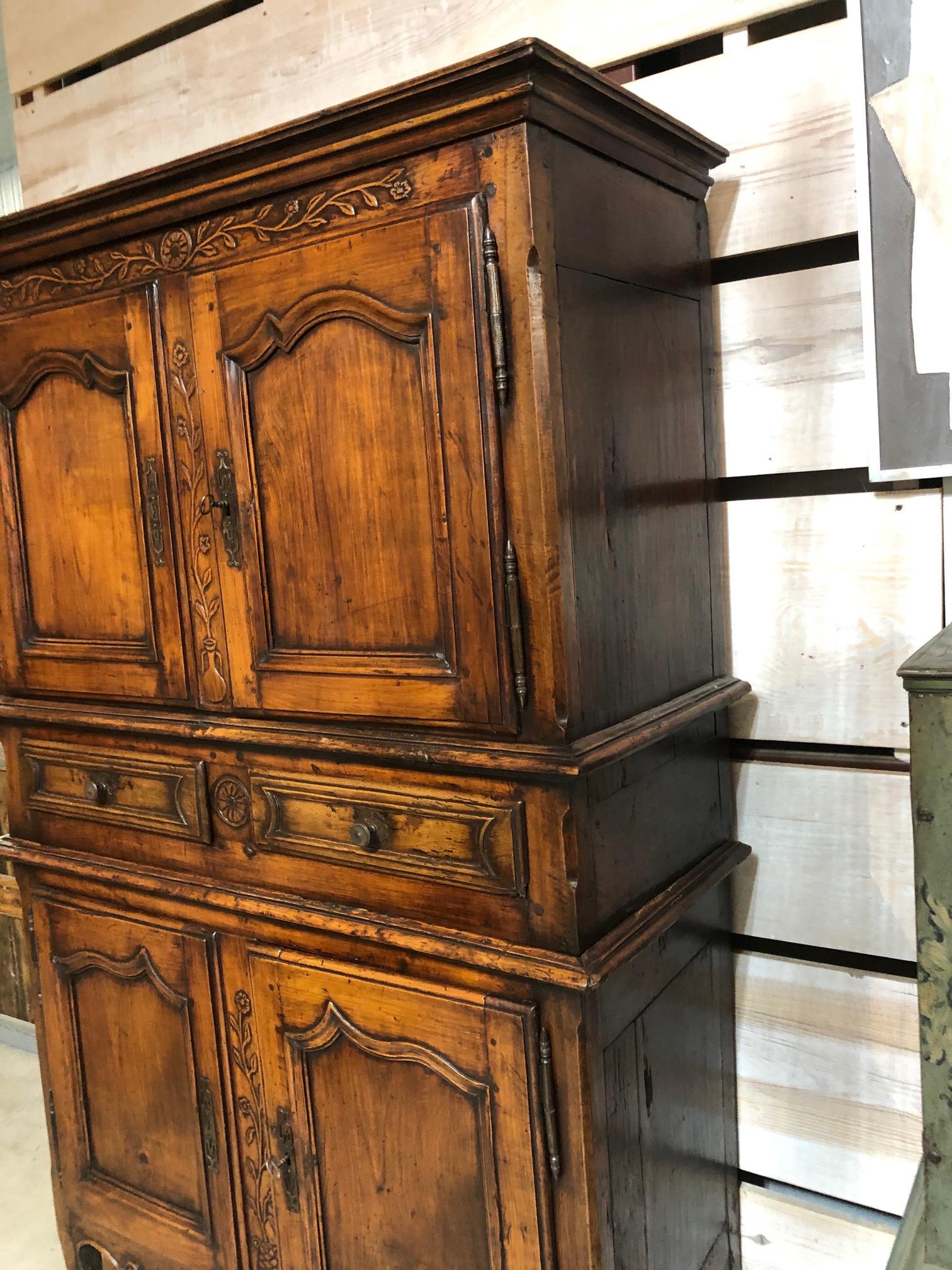Hand-Carved Early 19th Century Louis XV Style French Provincial Pear Wood Tall Buffet For Sale