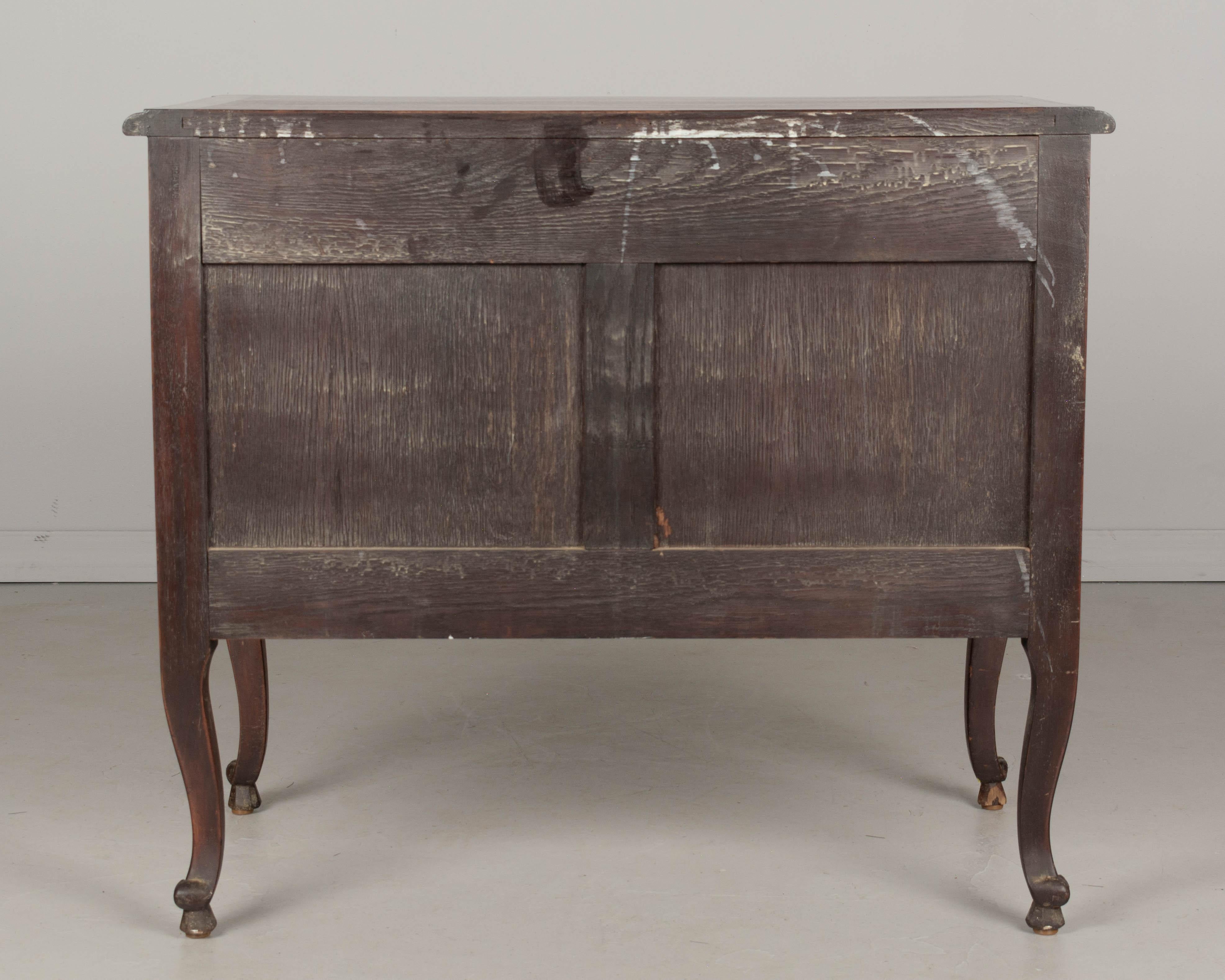 20th Century Louis XV Style French Serpentine Front Commode For Sale