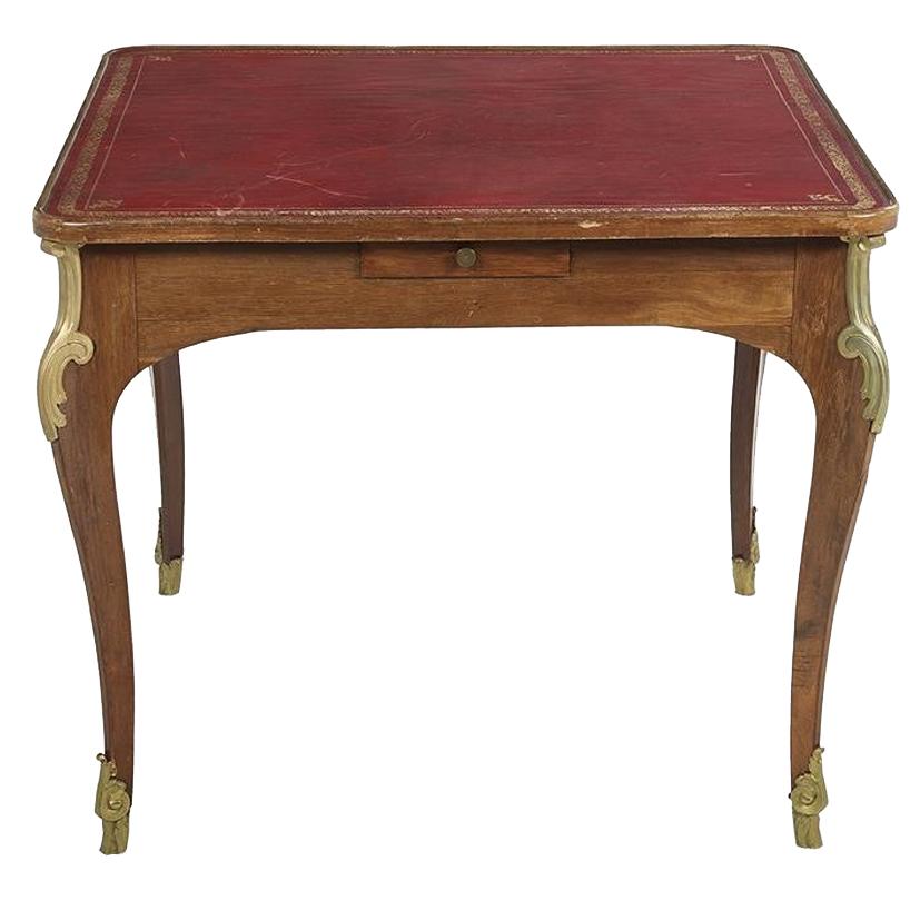 Table à jeux en bois fruitier de style Louis XV