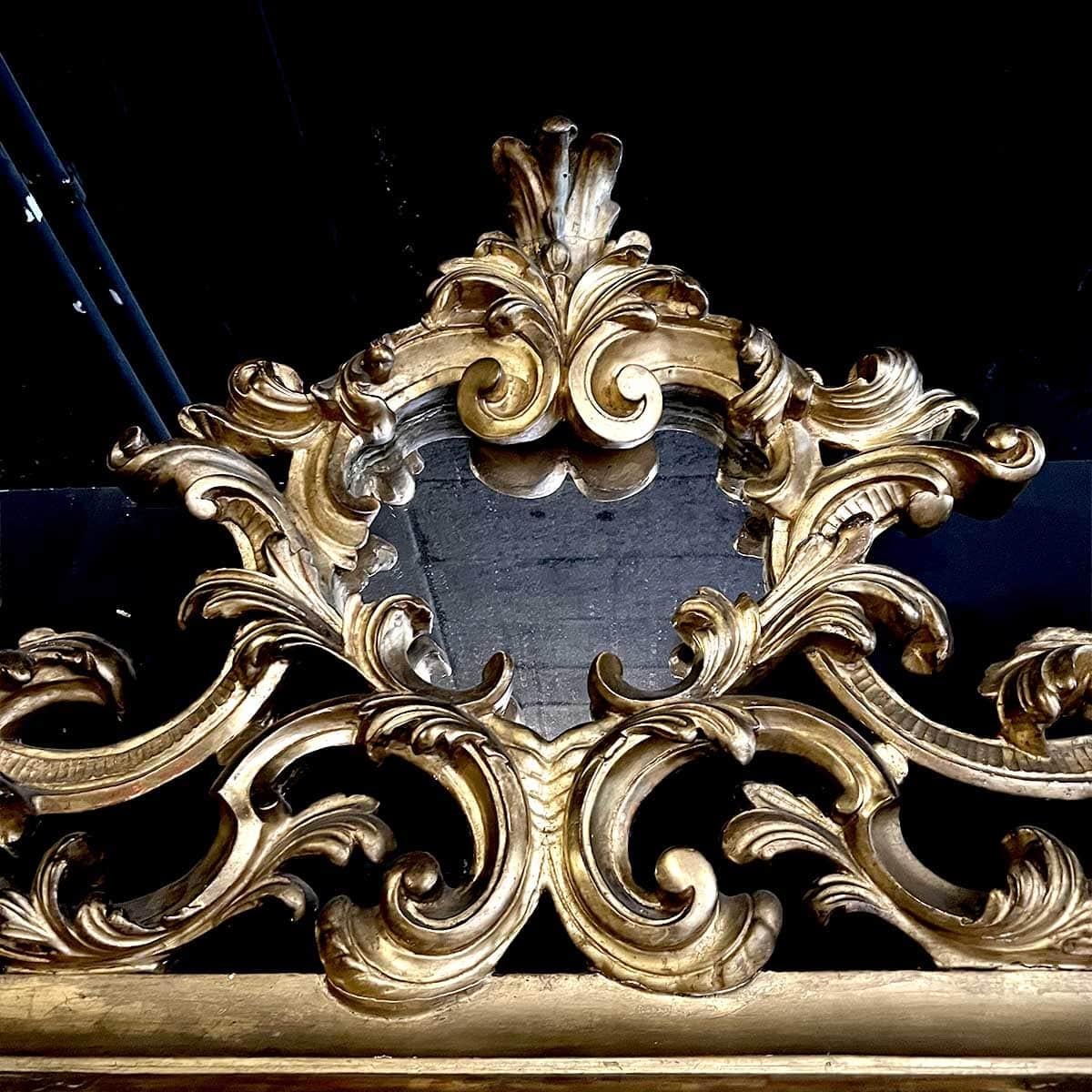 Louis XV Style Gilded Wood and Stucco Rocaille Mirror In Good Condition For Sale In TOURCOING, FR