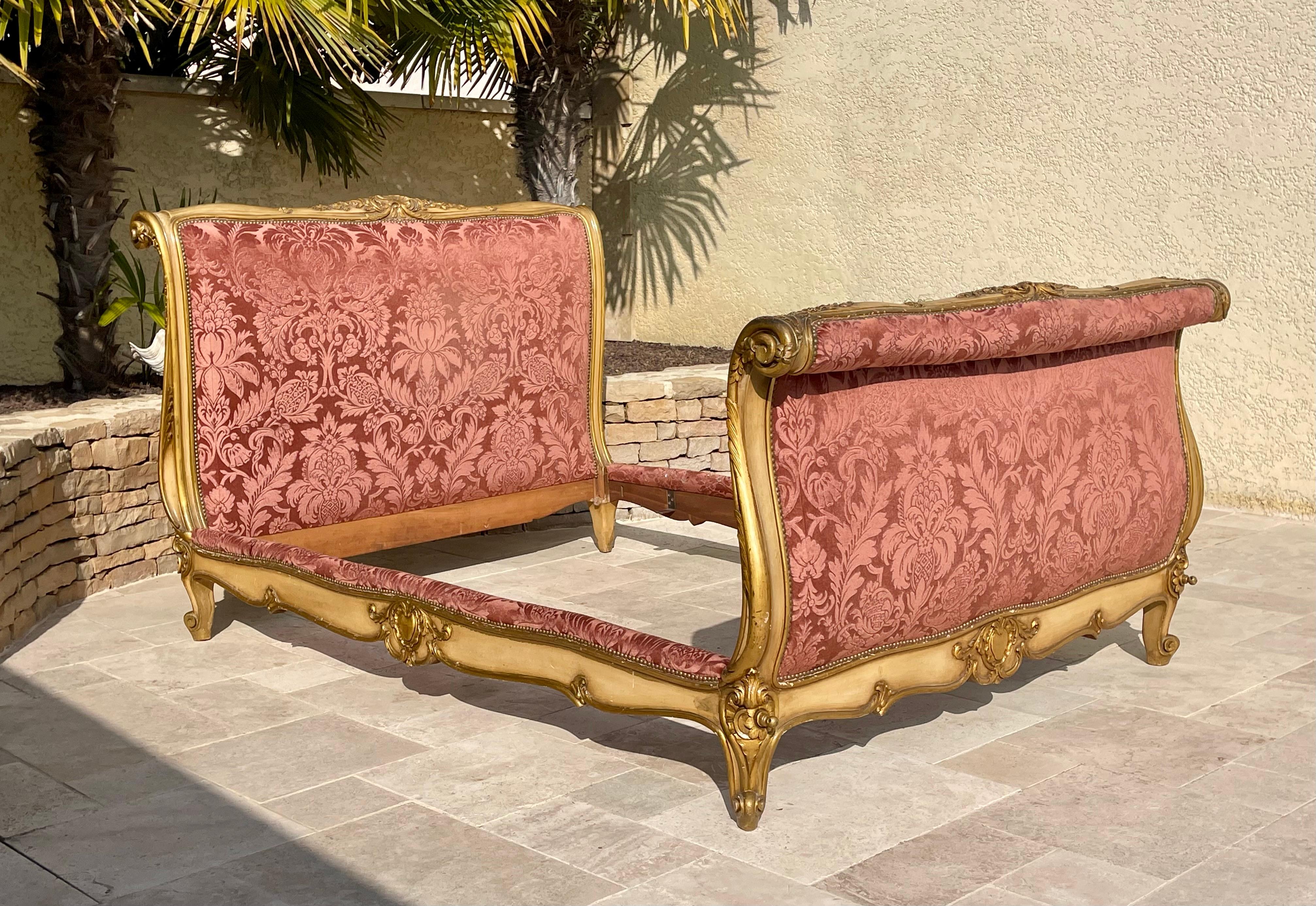 Louis XV Stil Vergoldetes Wood Bett im Angebot 4