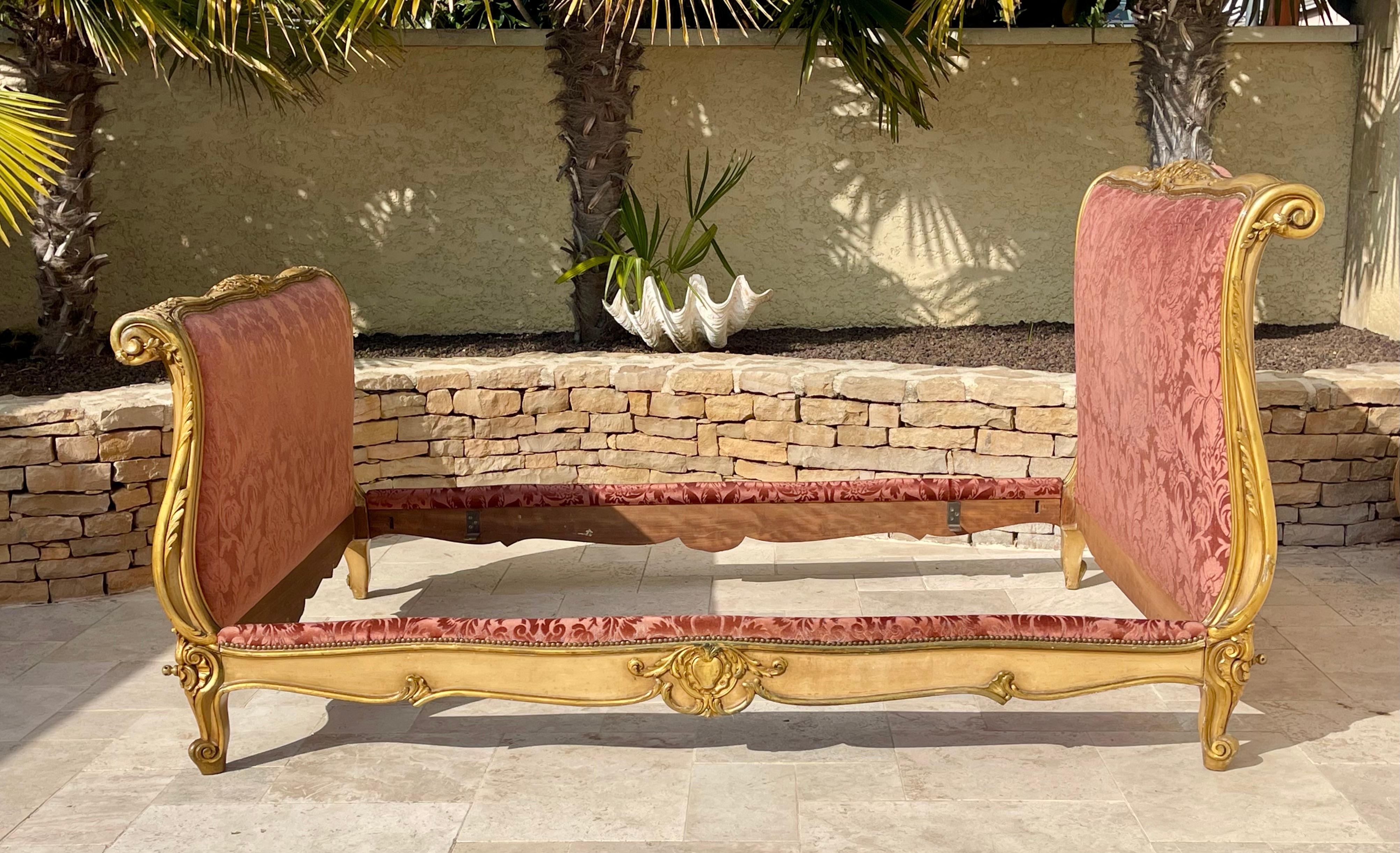 Louis XV Stil Vergoldetes Wood Bett im Angebot 7