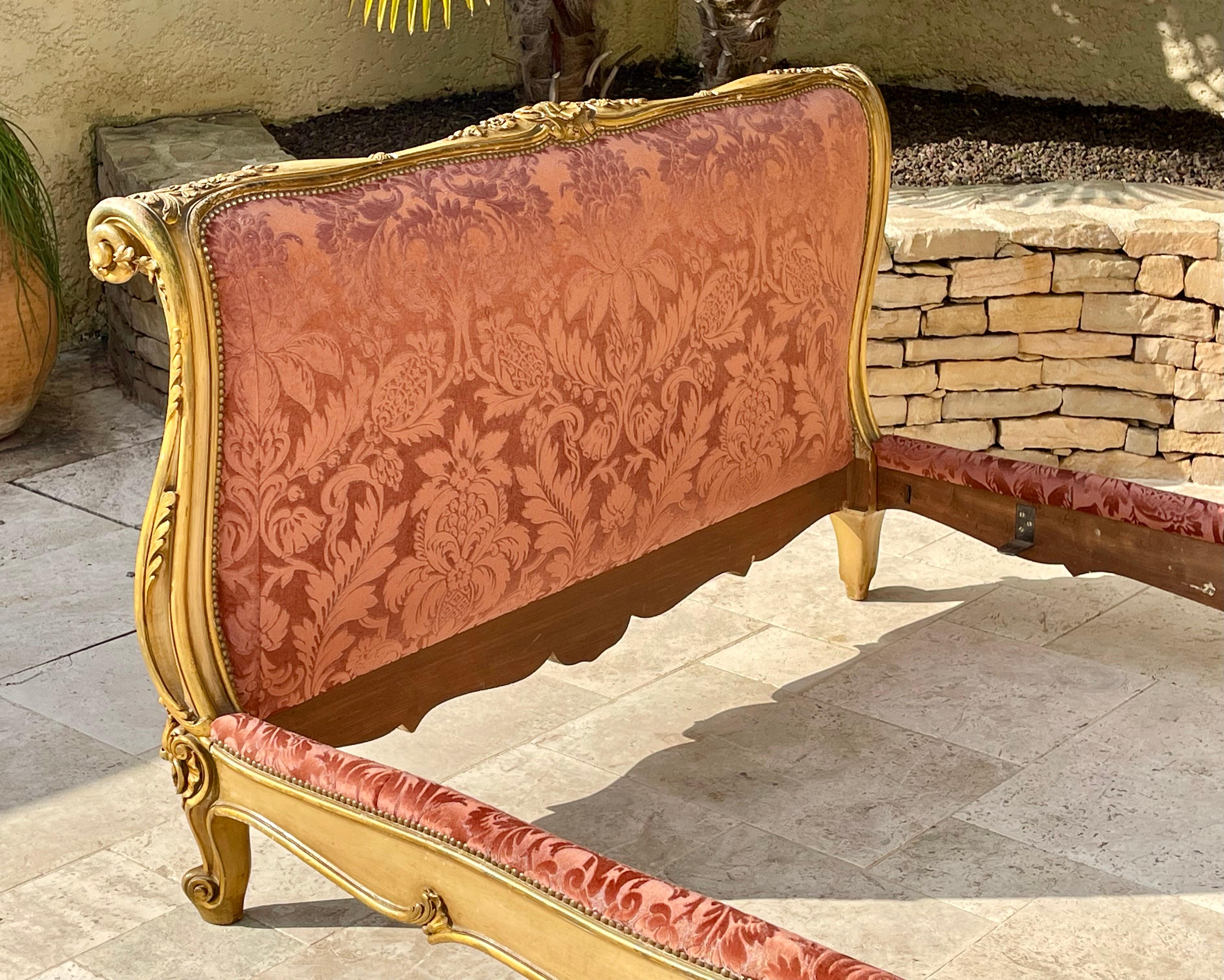 Louis XV Stil Vergoldetes Wood Bett im Angebot 8