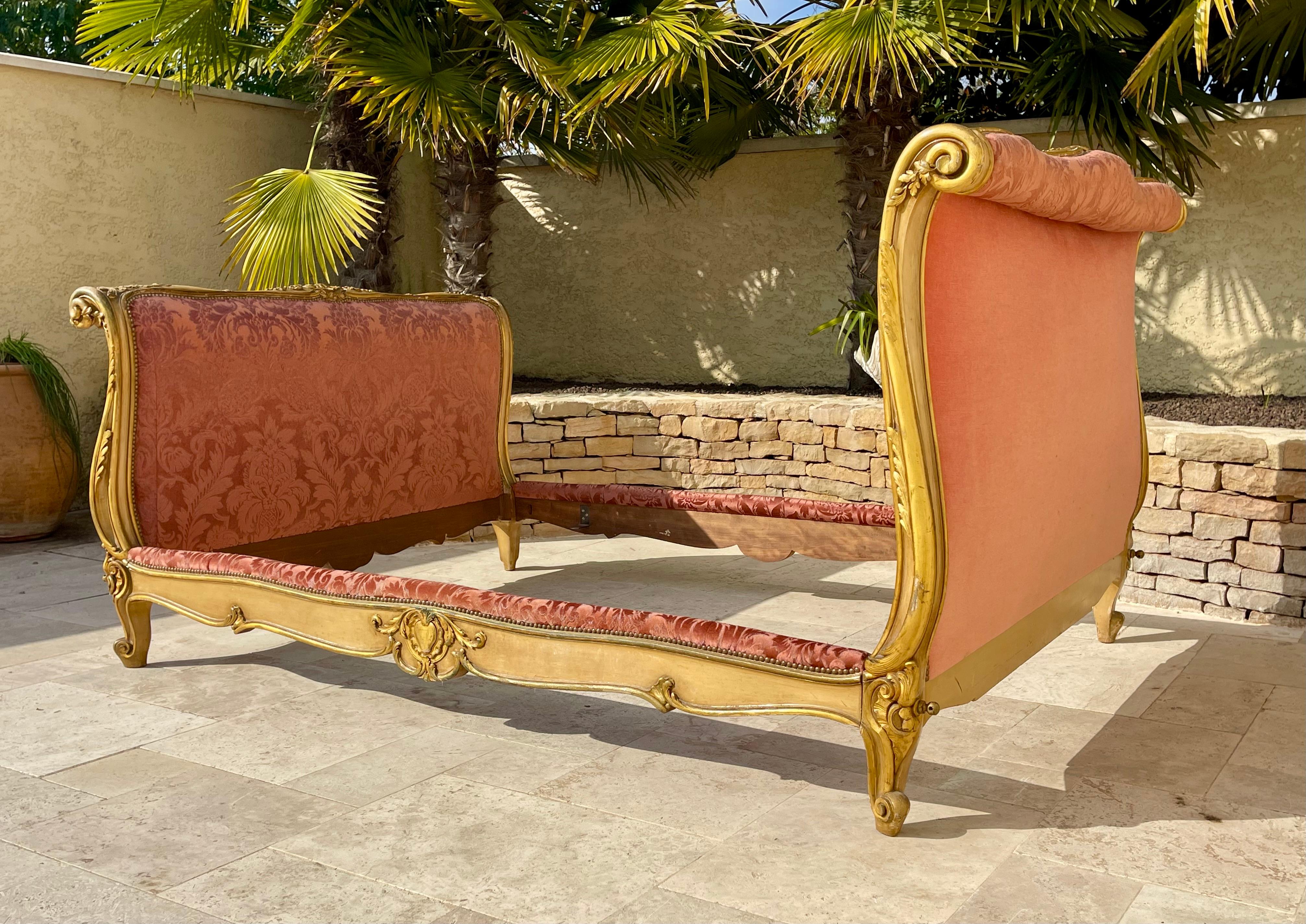 Louis XV Stil Vergoldetes Wood Bett im Angebot 10