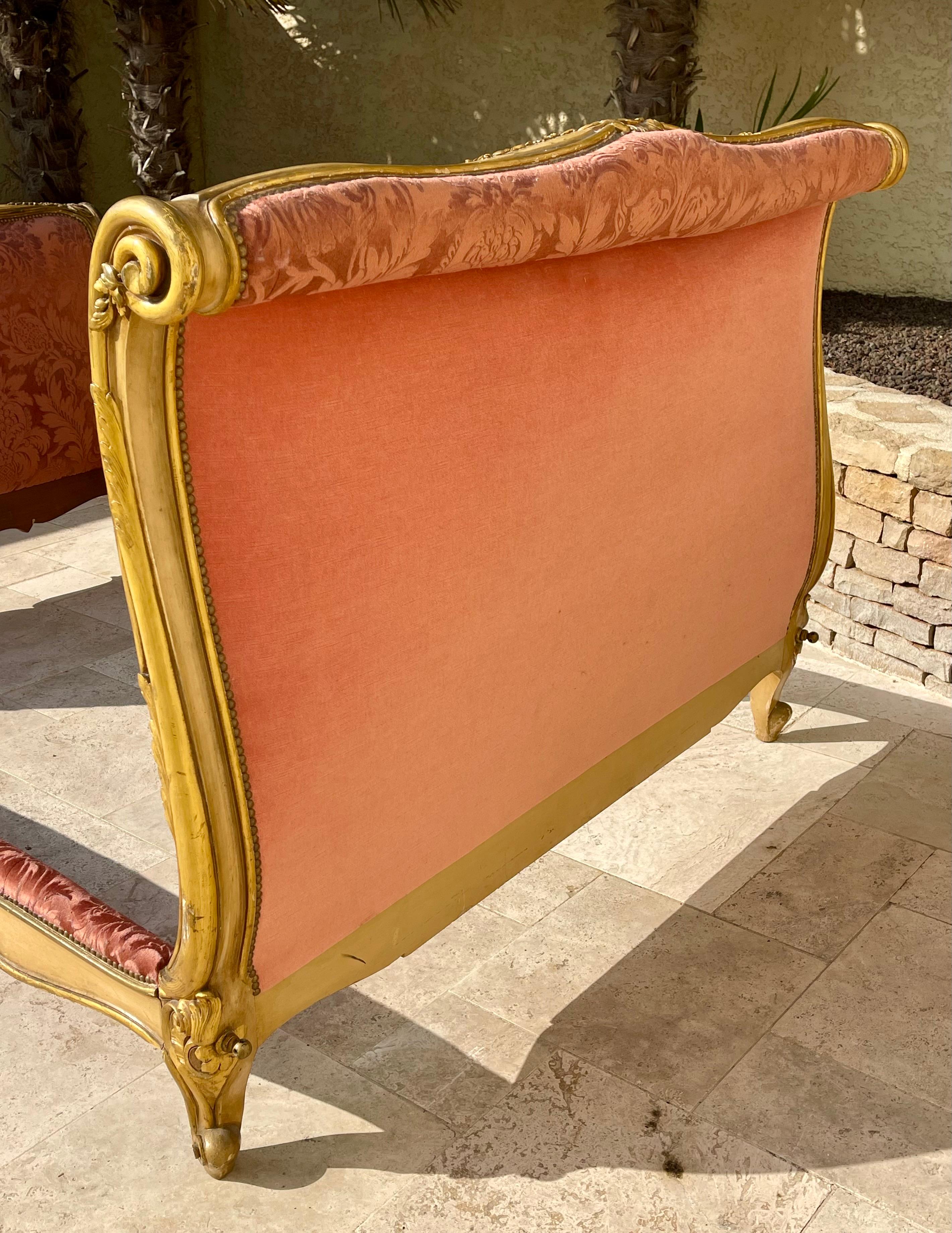 Louis XV Stil Vergoldetes Wood Bett im Angebot 11