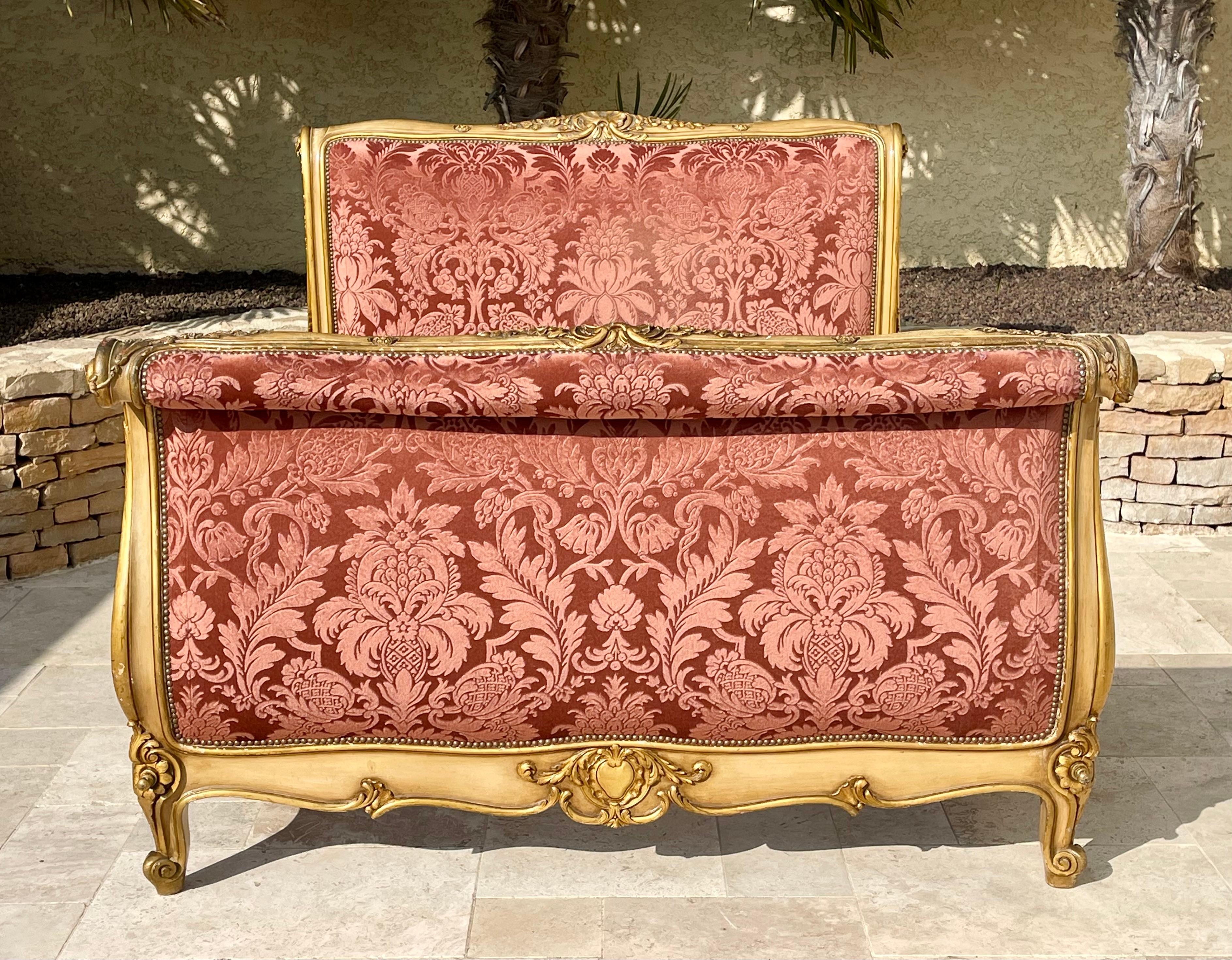 Louis XV Stil Vergoldetes Wood Bett (19. Jahrhundert) im Angebot