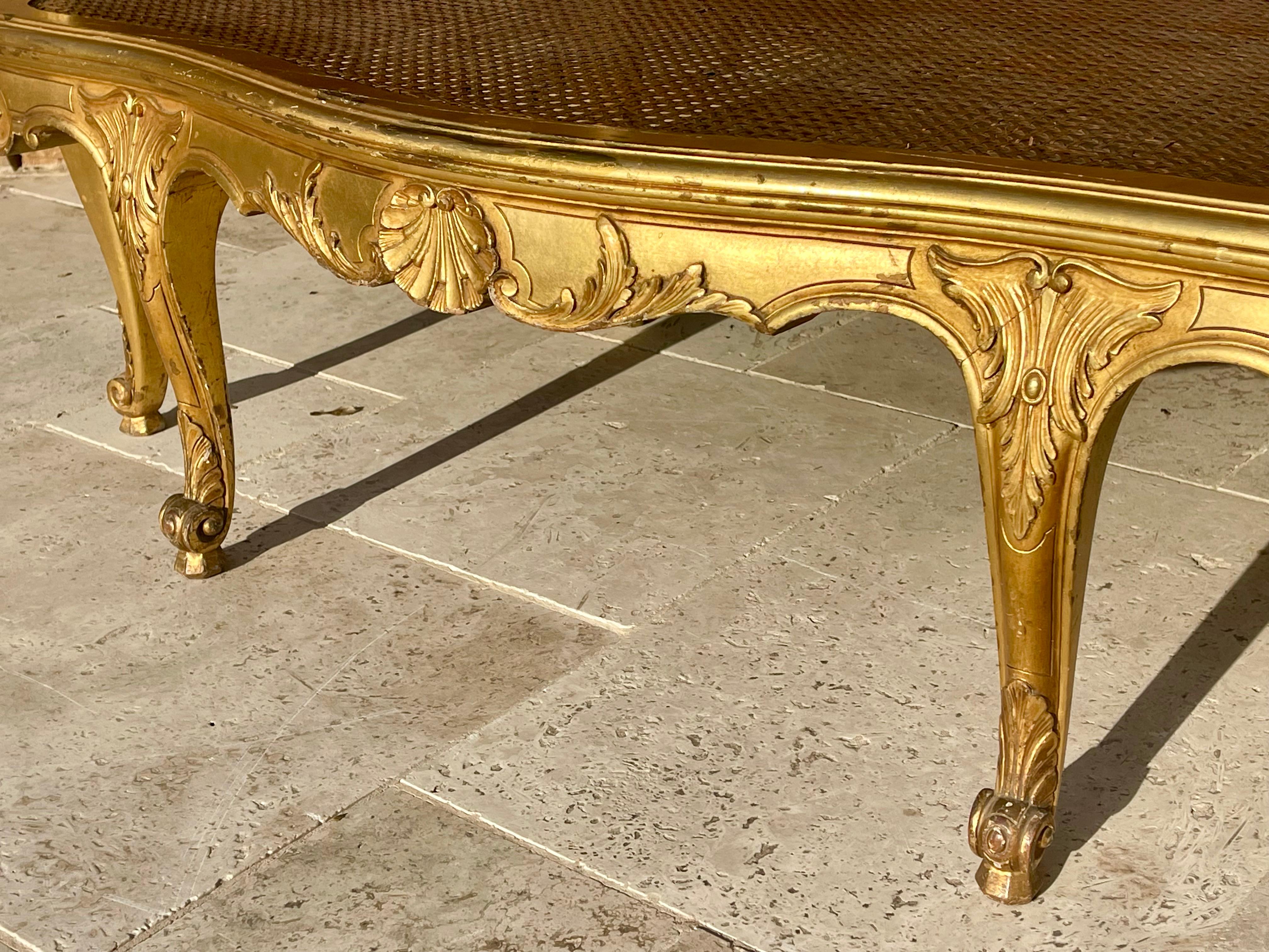 Louis XV Style Gilded Wood Bench Bon état - En vente à Beaune, FR