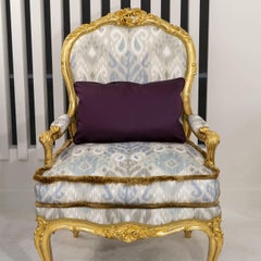 Fauteuil doré de style Louis XV