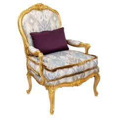 Fauteuil doré de style Louis XV