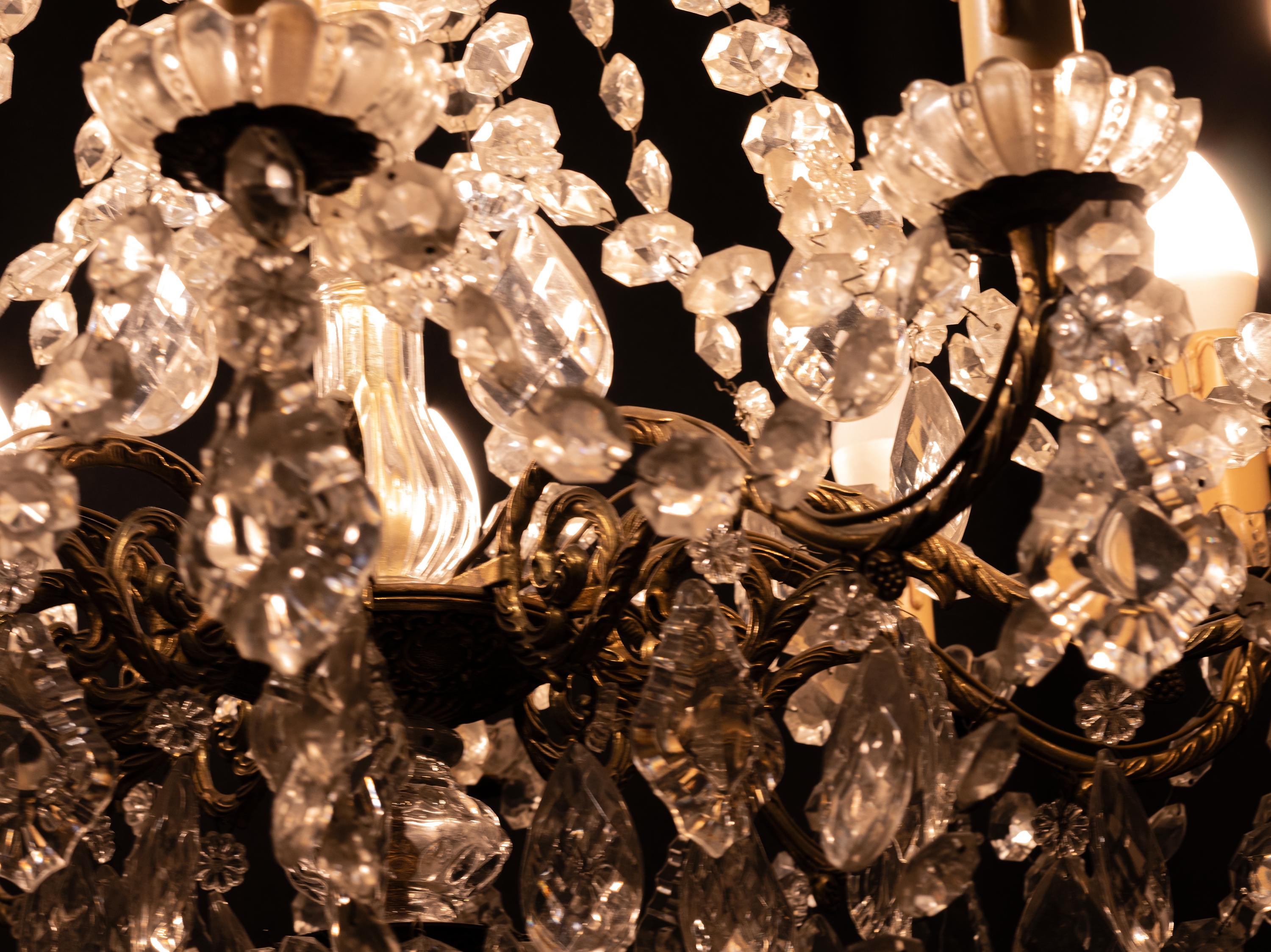 Araña de 10 brazos de bronce dorado estilo Luis XV, Siglo XX siglo XX en venta