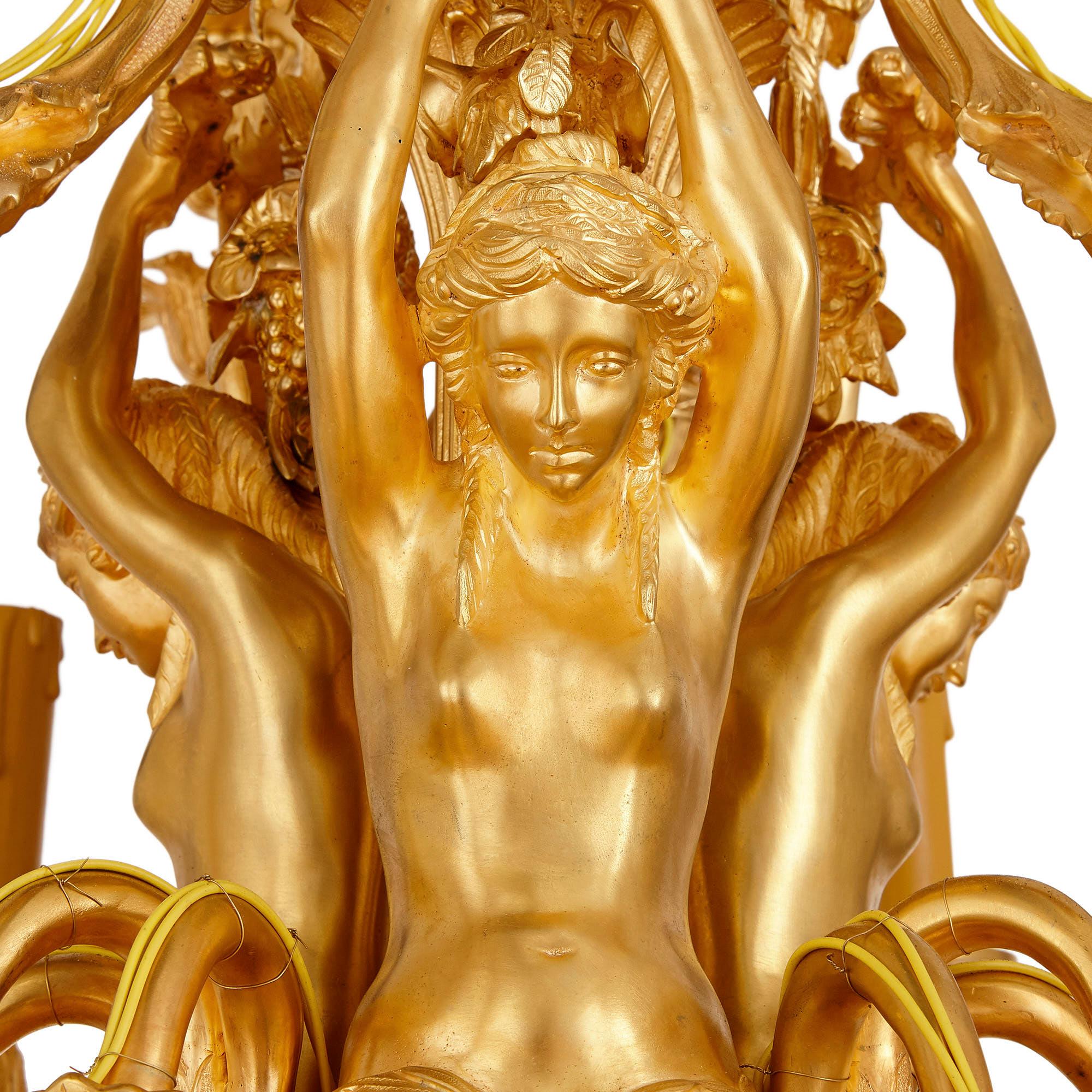Rococo Lustre à 33 lumières de style Louis XV en bronze doré en vente