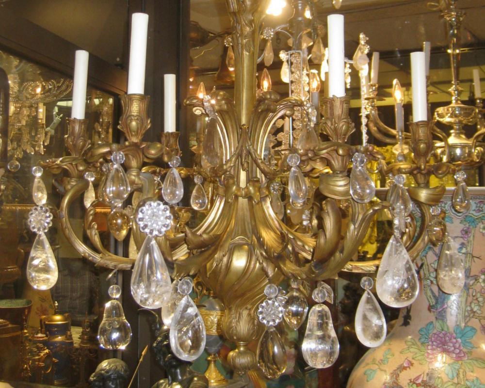 6-Licht-Kronleuchter im Louis XV-Stil aus vergoldeter Bronze mit Bergkristallen (Französisch) im Angebot