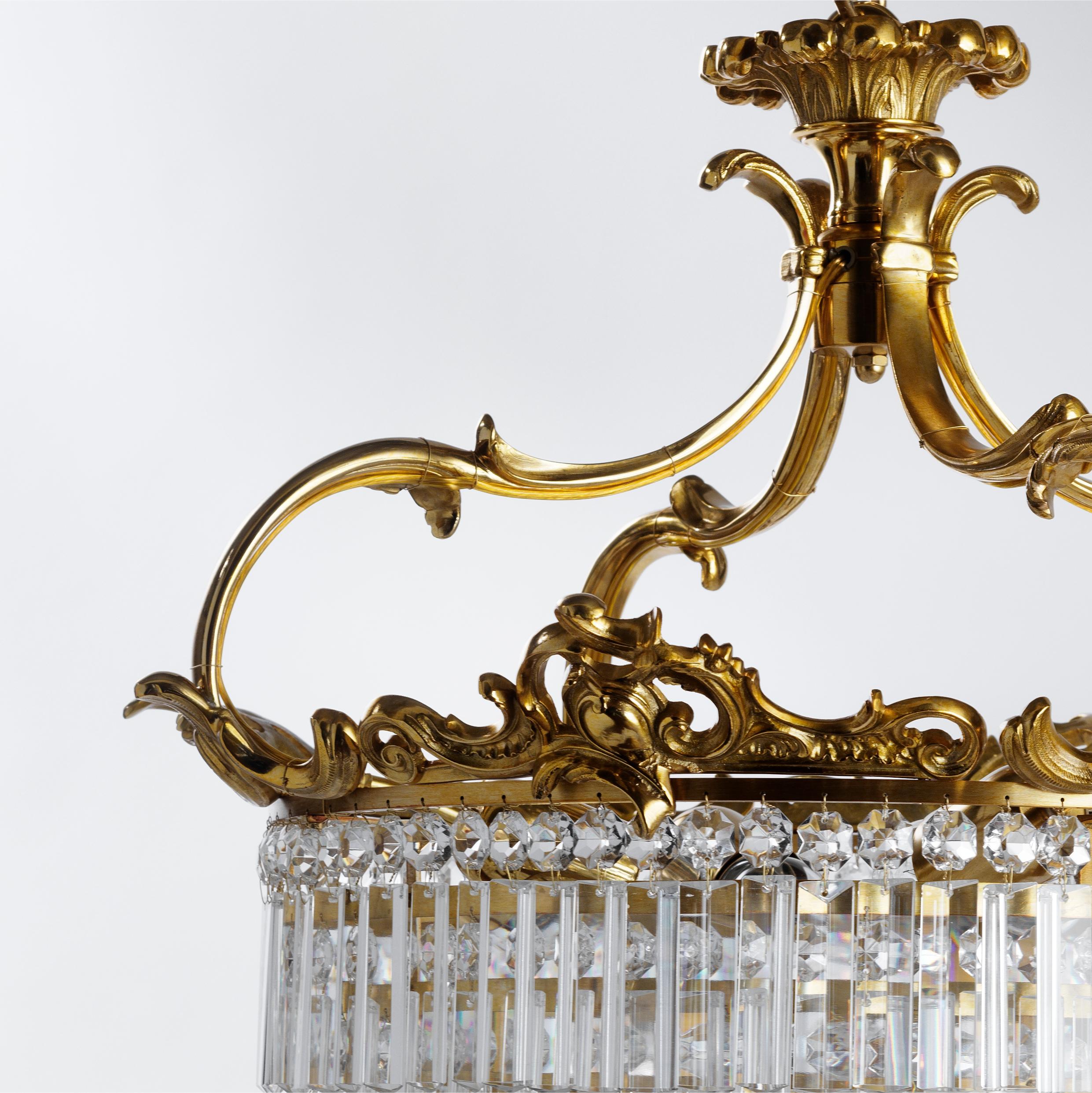 Deckenleuchte aus vergoldeter Bronze und Kristall im Louis-XV-Stil von Gherardo Degli Albizzi  (Louis XV.) im Angebot