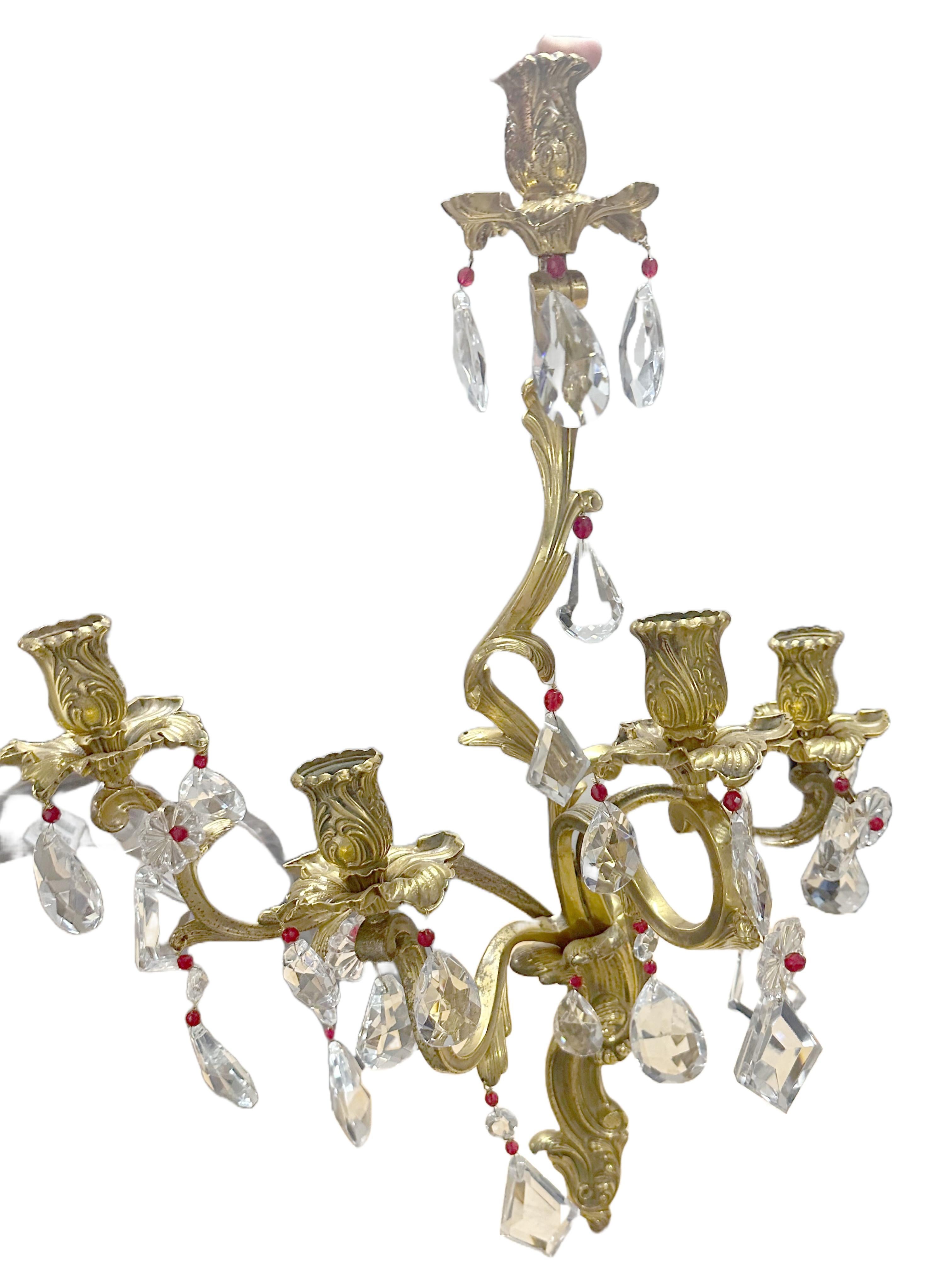 Lámpara de bronce dorado y cristal estilo Luis XV Con cuentas en venta