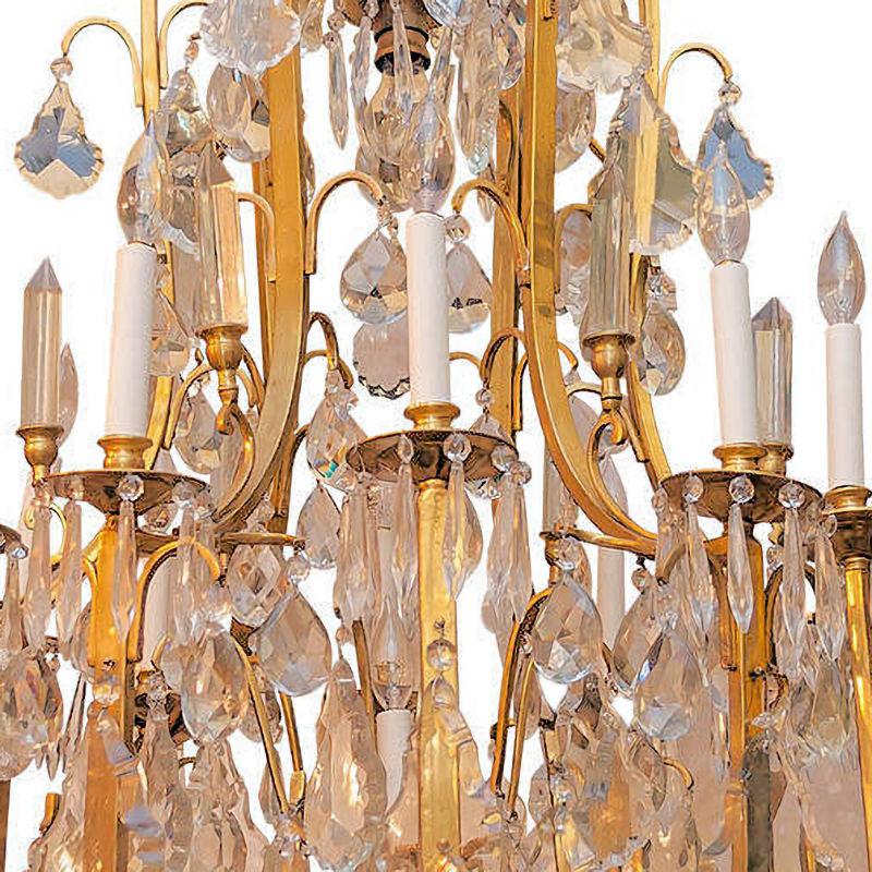 Lustre à douze lumières de style Louis XV en bronze doré et cristal Bon état - En vente à New York, NY
