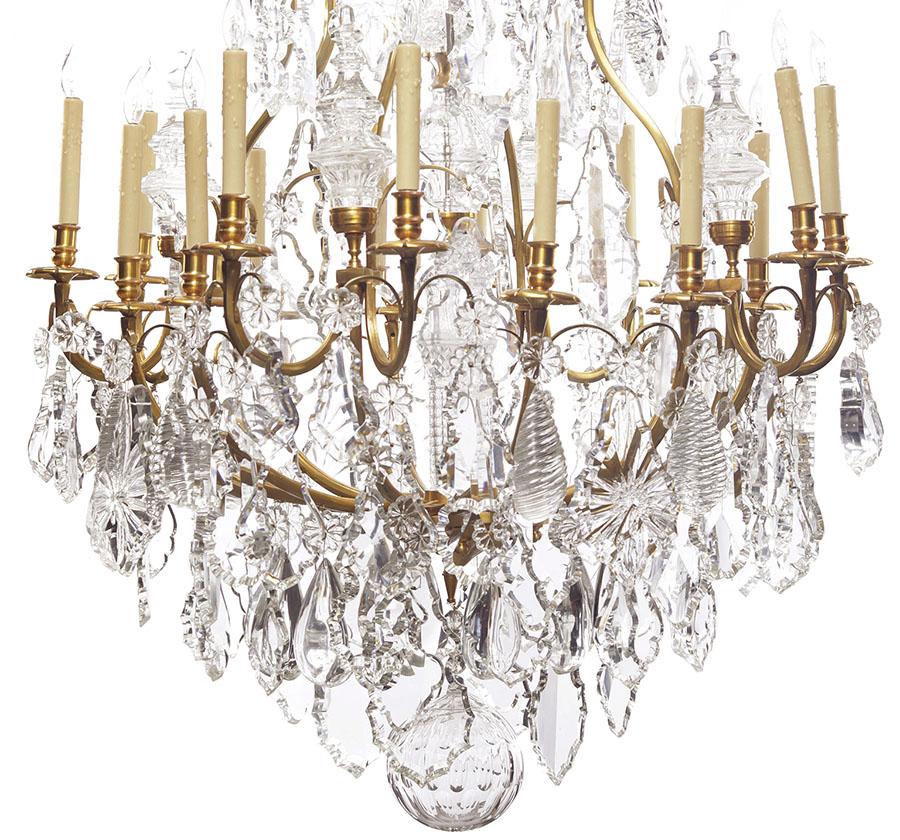Lustre de style Louis XV à 16 éclairages en bronze doré et verre taillé, attribué à Baccarat Bon état - En vente à Los Angeles, CA