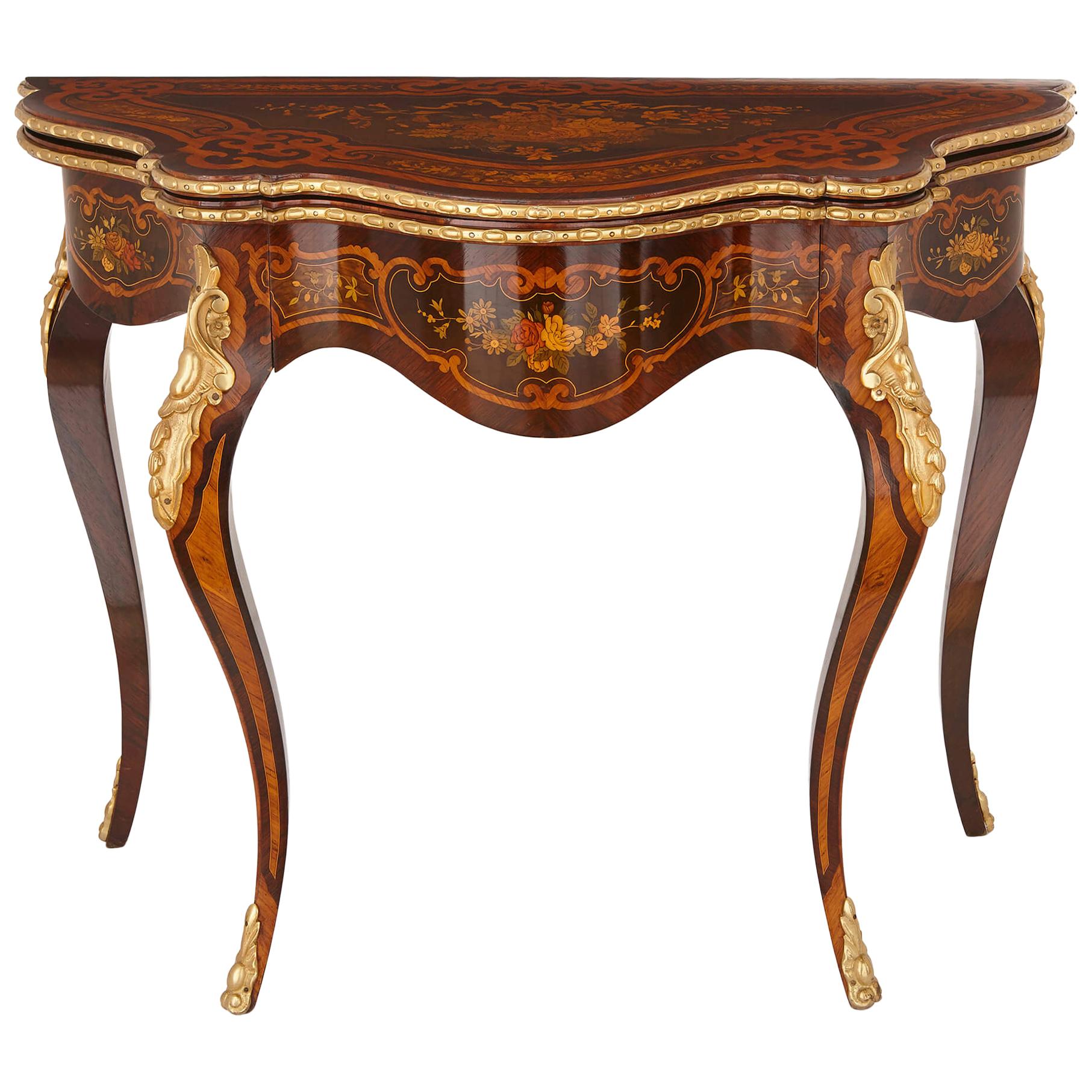 Kartentisch aus vergoldeter Bronze und mit Intarsien im Louis XV.-Stil