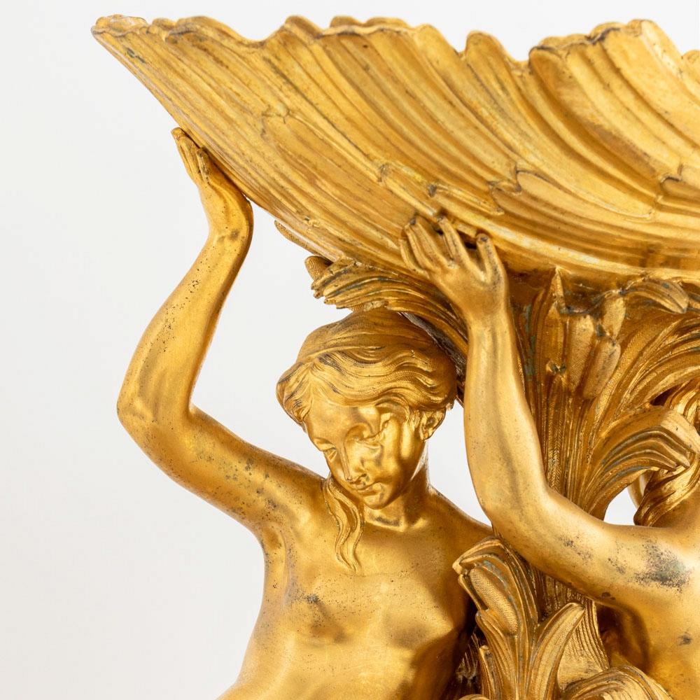 Centro de Mesa Servidor de Caviar de Bronce Dorado Estilo Luis XV siglo XIX en venta