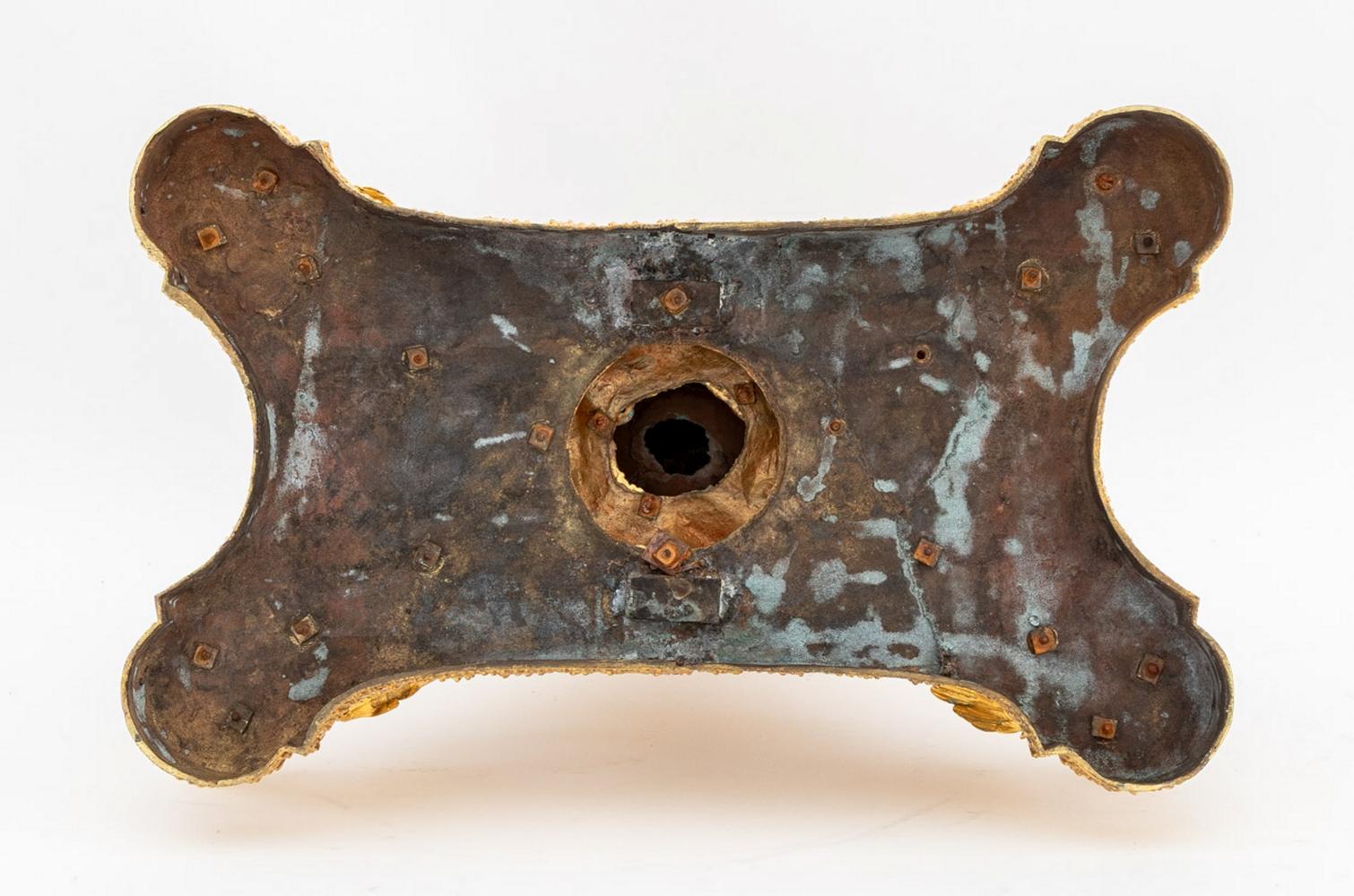 Centro de Mesa Servidor de Caviar de Bronce Dorado Estilo Luis XV en venta 2