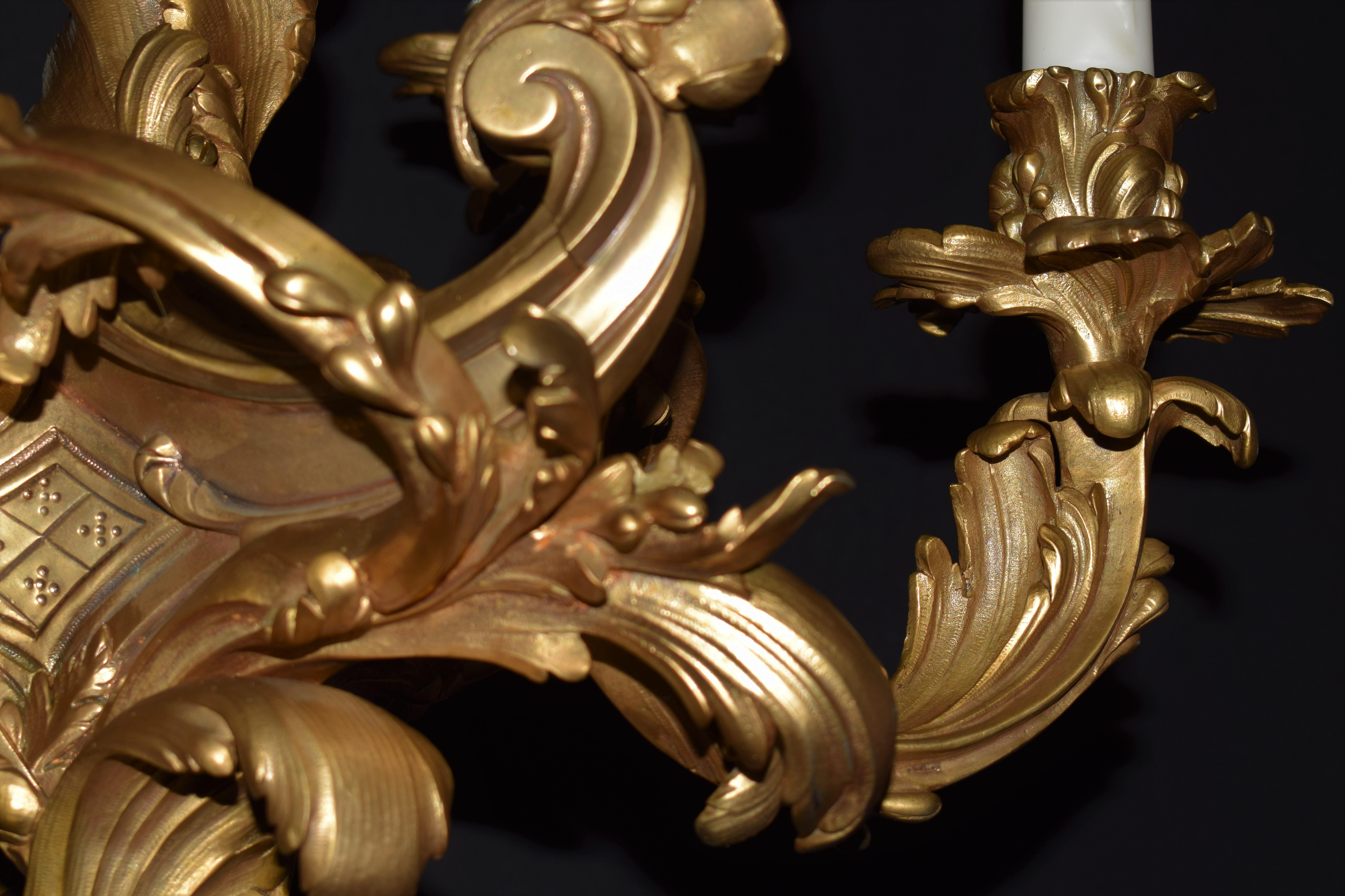 Lampadario in bronzo dorato in stile Luigi XV in vendita 3