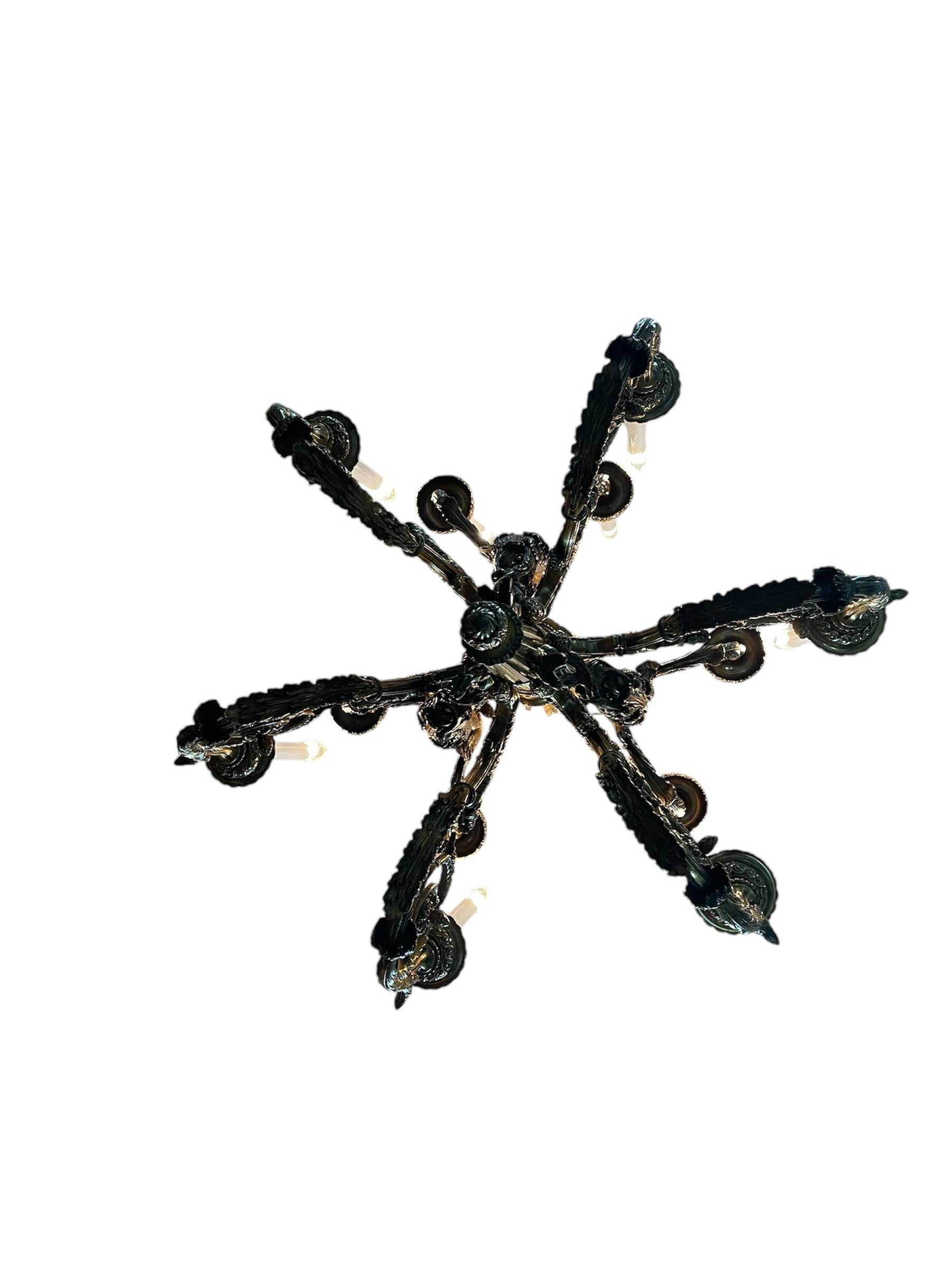 Rococò Lampadario in bronzo dorato in stile Luigi XV in vendita