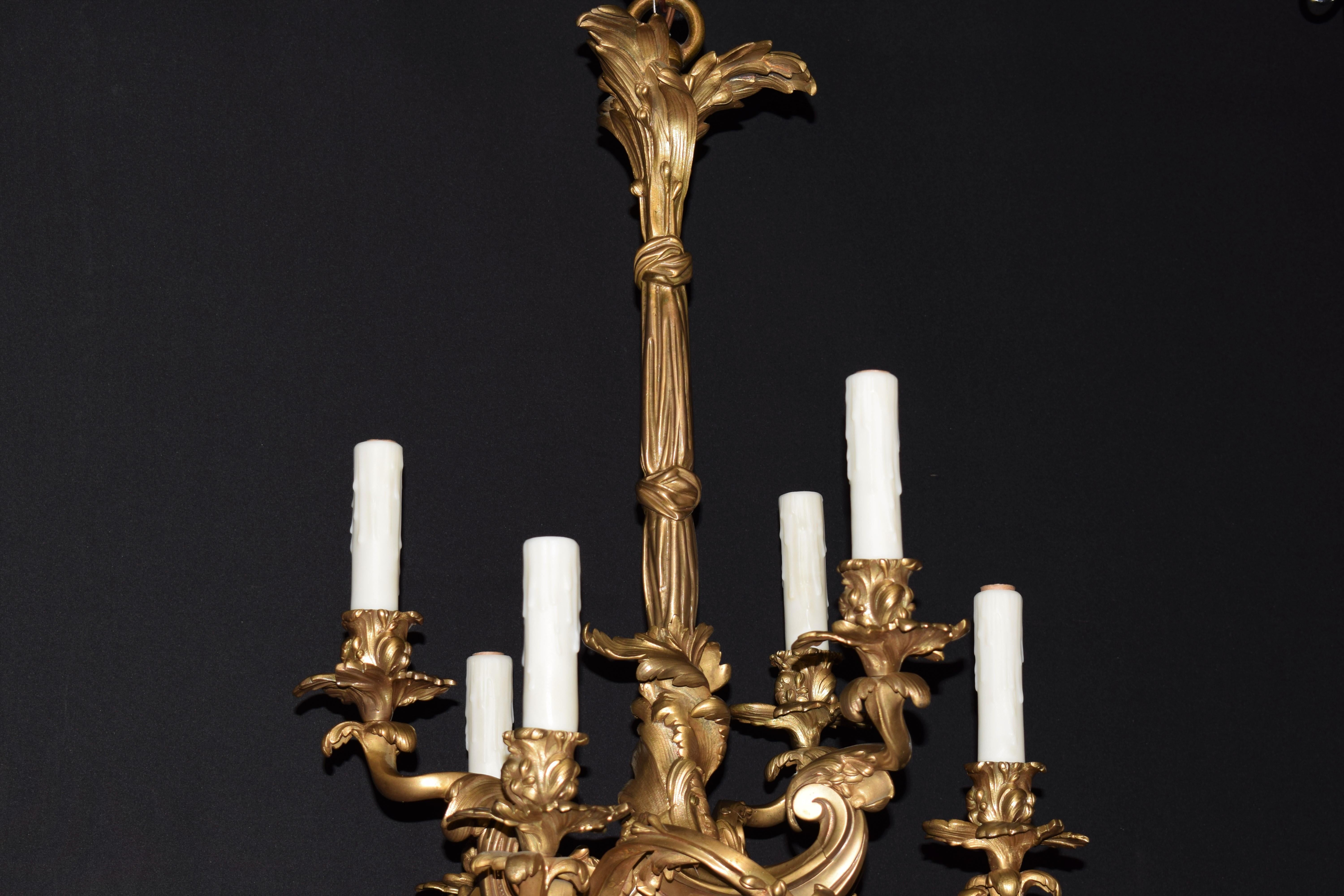 Louis XV Stil Vergoldete Bronze Kronleuchter im Zustand „Gut“ im Angebot in Atlanta, GA