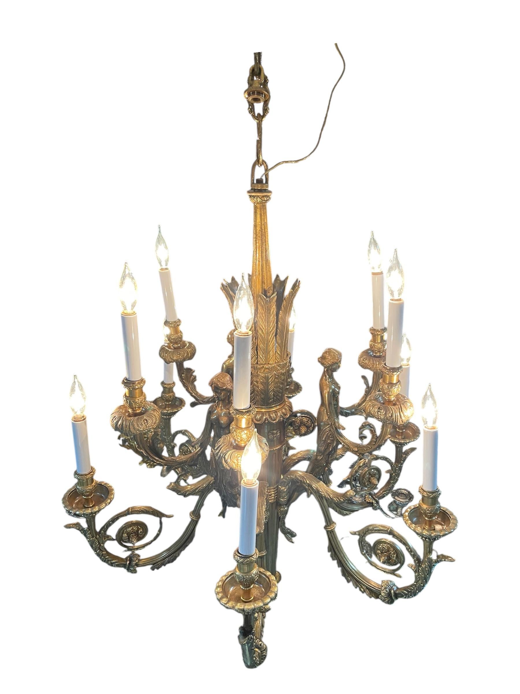 Lampadario in bronzo dorato in stile Luigi XV In condizioni buone in vendita a Guaynabo, PR